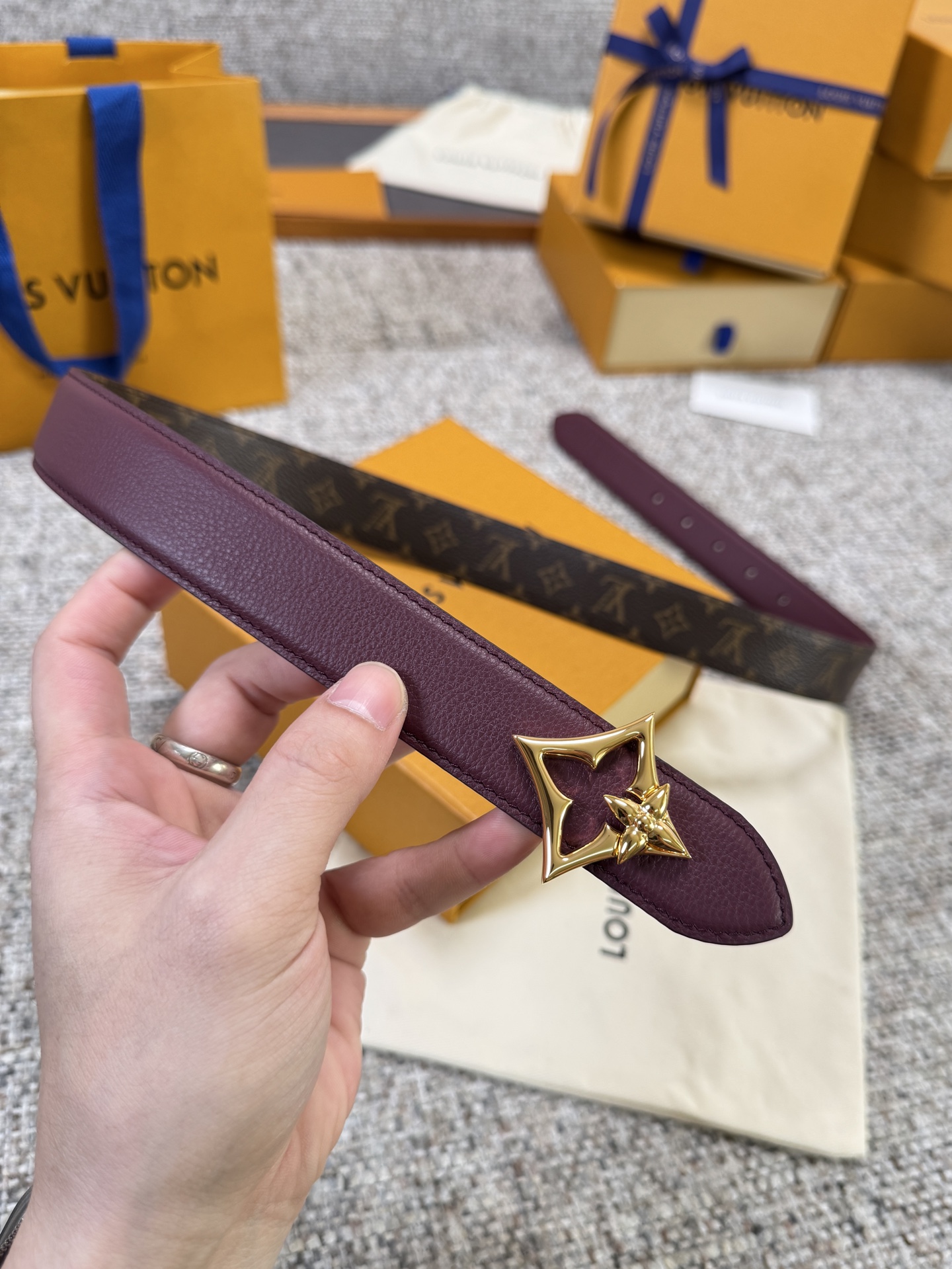 Louis Vuitton LV腰带 FLOWERGRAM 系列 原厂五金 精致手工绘边 柔软舒适 宽3