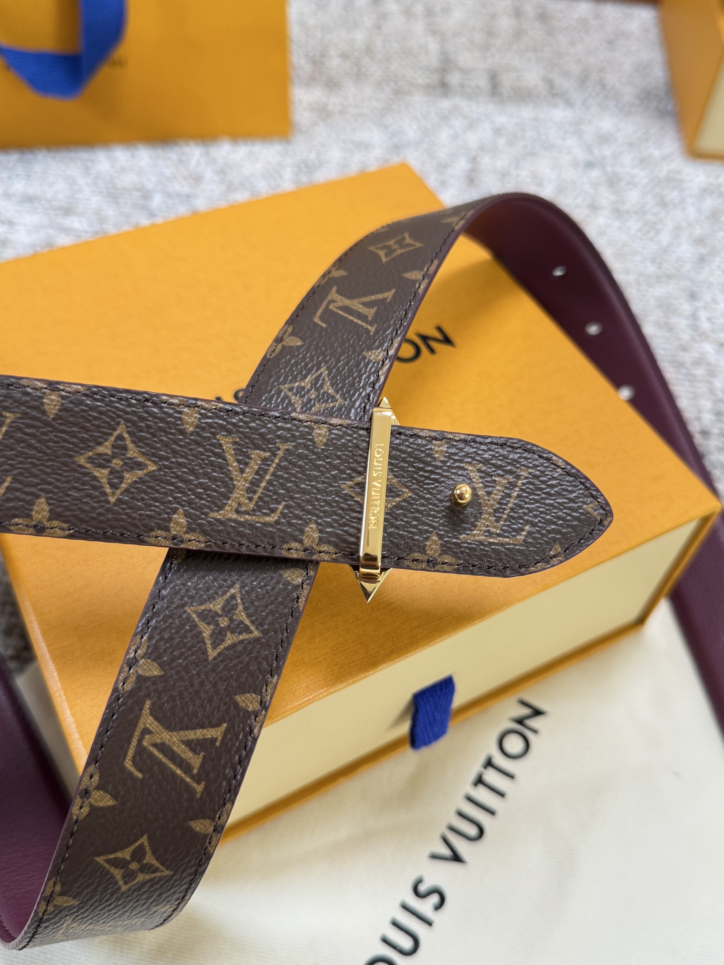 Louis Vuitton LV腰带 FLOWERGRAM 系列 原厂五金 精致手工绘边 柔软舒适 宽3