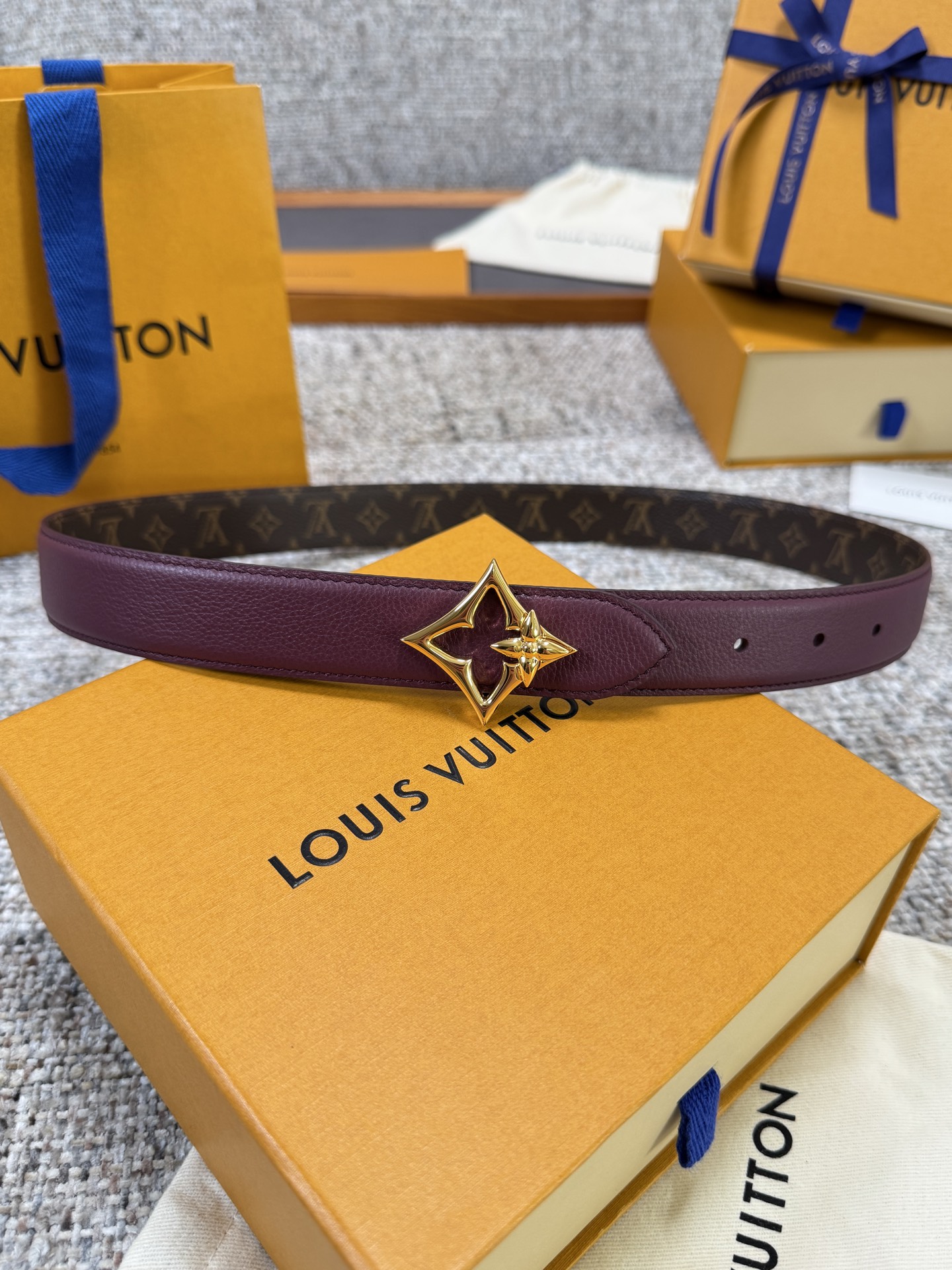 Louis Vuitton LV腰带 FLOWERGRAM 系列 原厂五金 精致手工绘边 柔软舒适 宽3