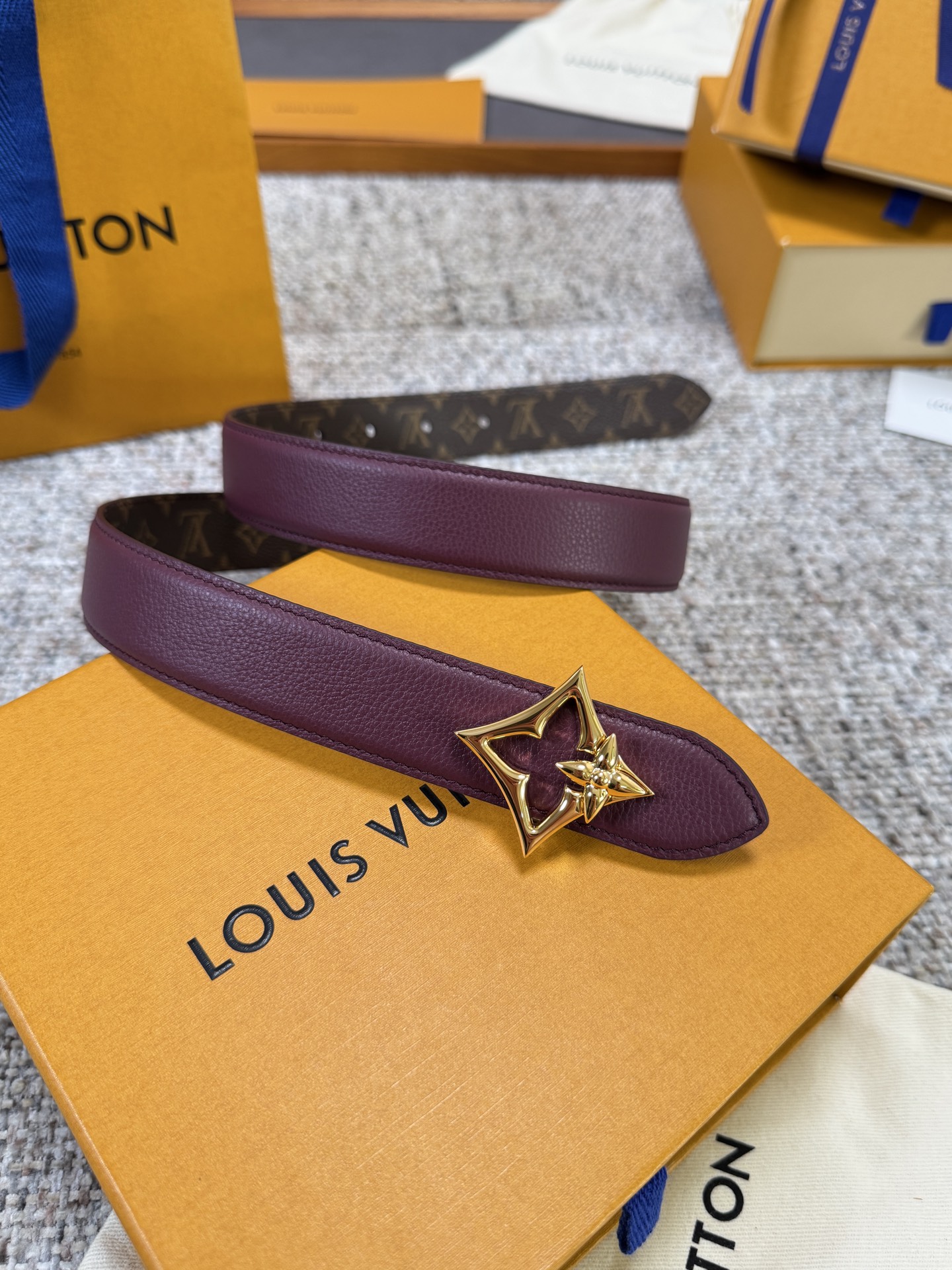 Louis Vuitton LV腰带 FLOWERGRAM 系列 原厂五金 精致手工绘边 柔软舒适 宽3