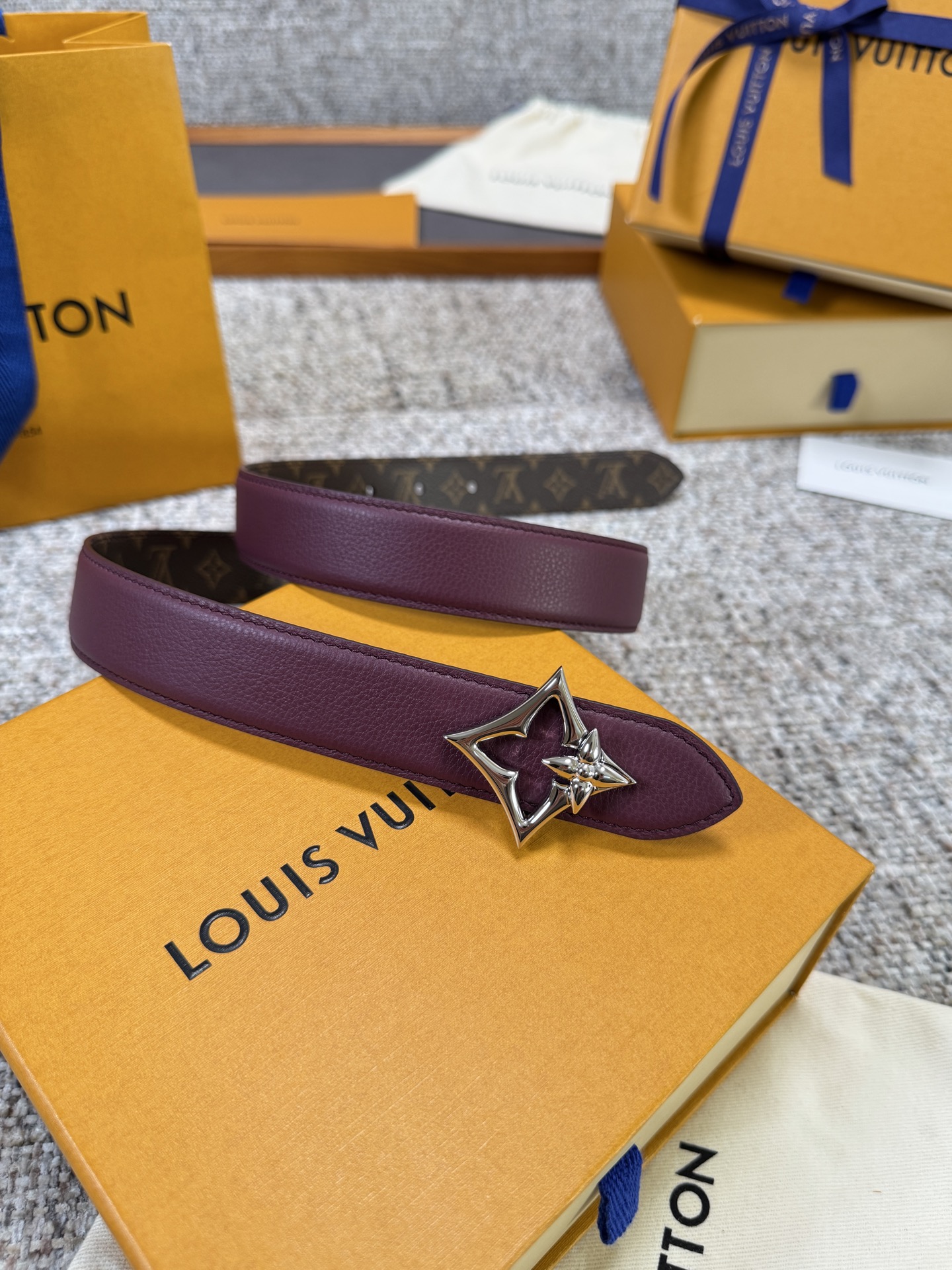 Louis Vuitton LV腰带 FLOWERGRAM 系列 原厂五金 精致手工绘边 柔软舒适 宽3