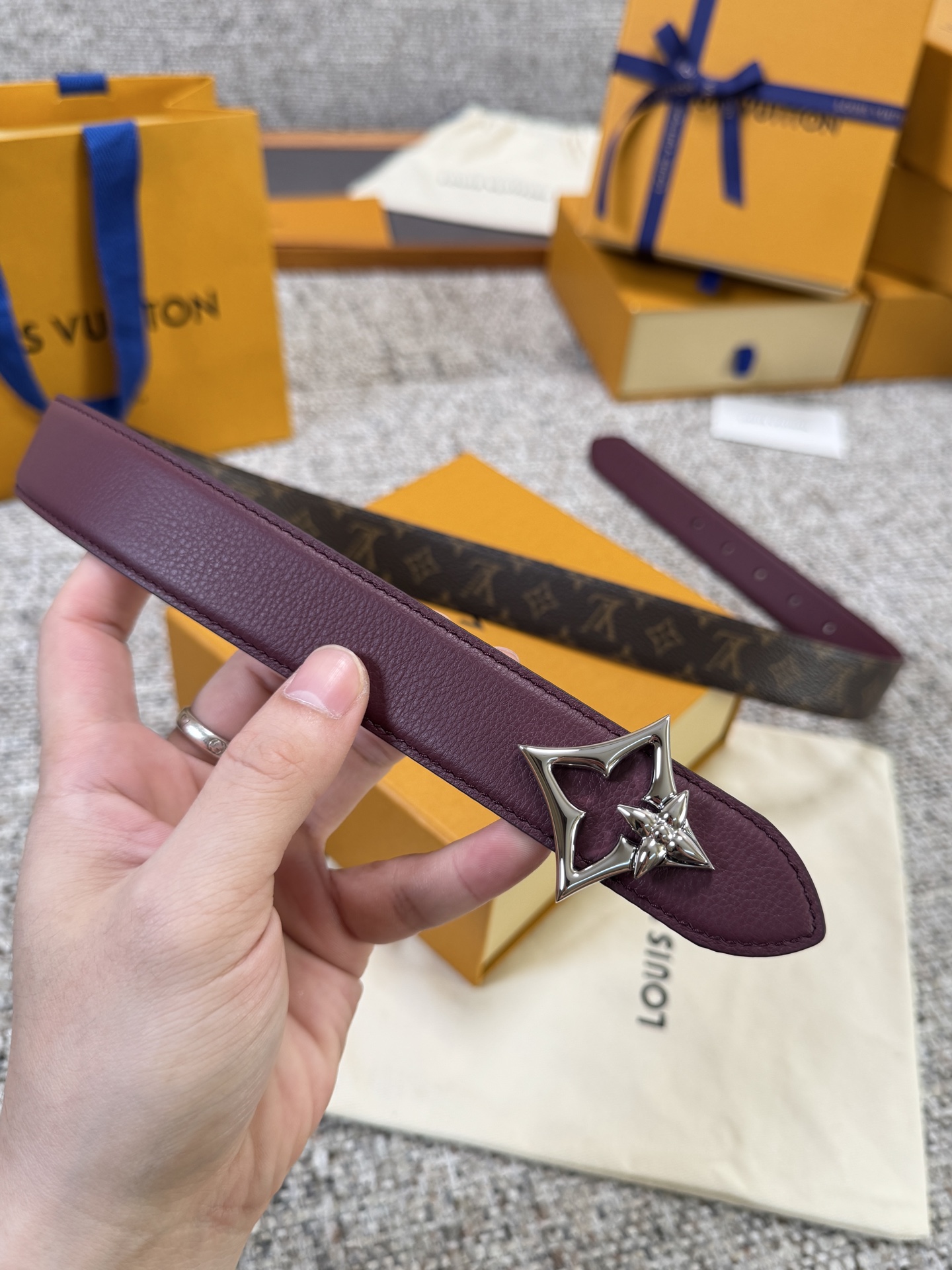 Louis Vuitton LV腰带 FLOWERGRAM 系列 原厂五金 精致手工绘边 柔软舒适 宽3