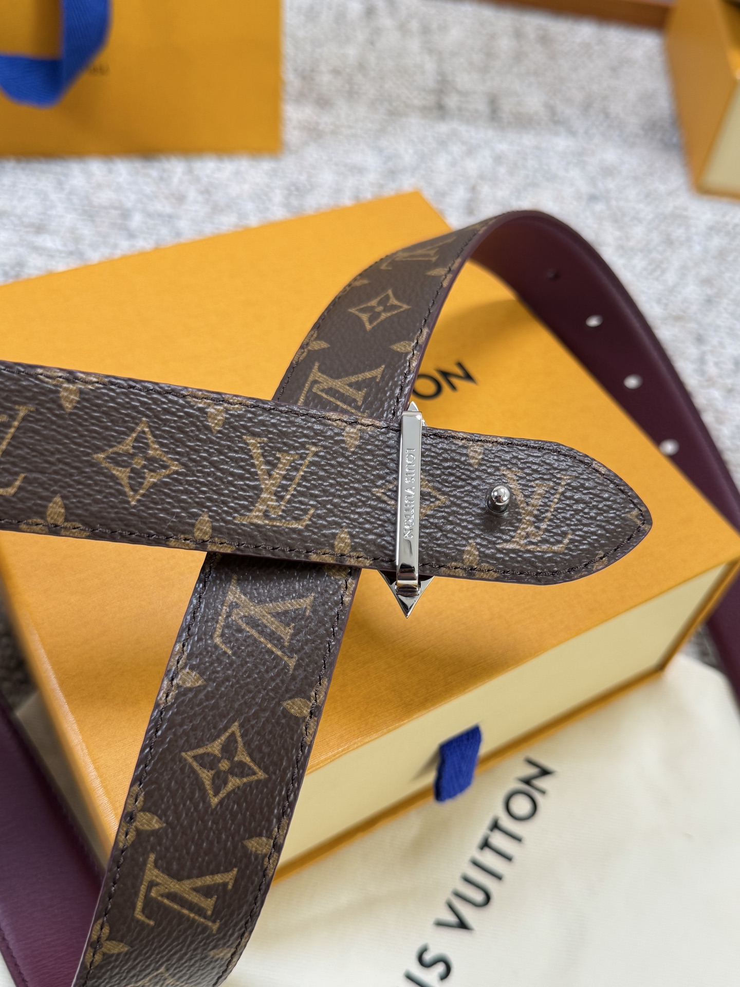 Louis Vuitton LV腰带 FLOWERGRAM 系列 原厂五金 精致手工绘边 柔软舒适 宽3