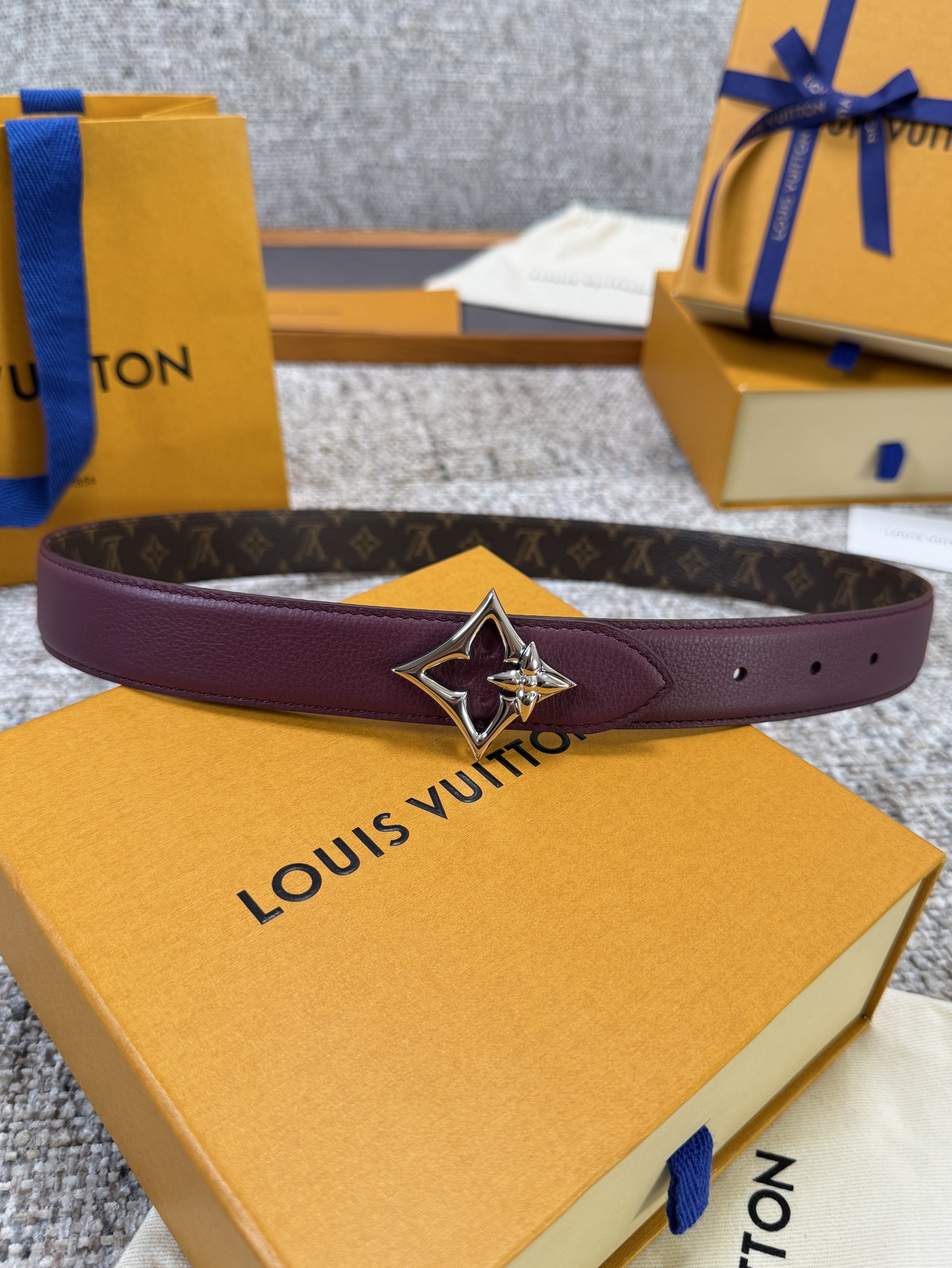 Louis Vuitton LV腰带 FLOWERGRAM 系列 原厂五金 精致手工绘边 柔软舒适 宽3