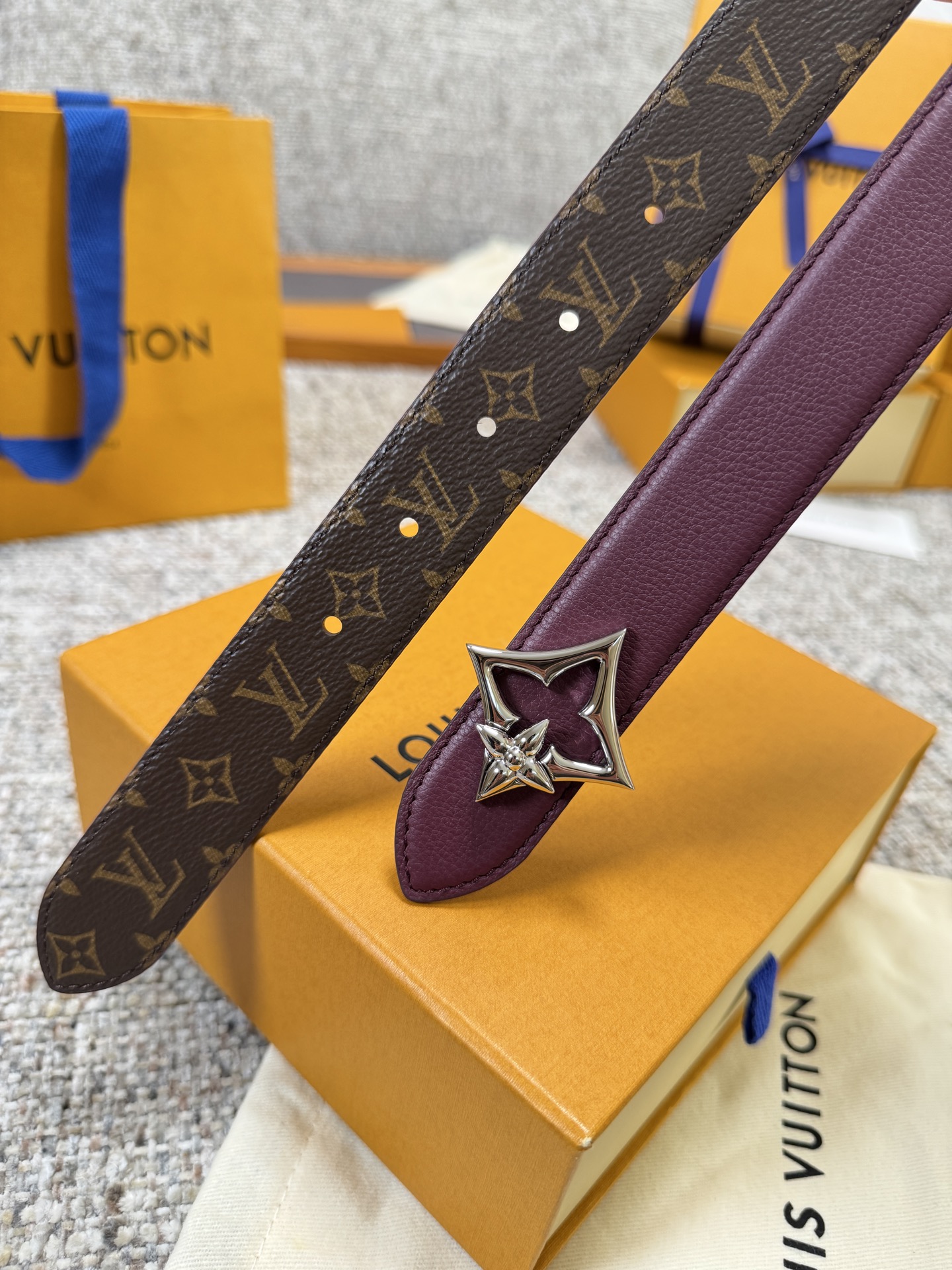 Louis Vuitton LV腰带 FLOWERGRAM 系列 原厂五金 精致手工绘边 柔软舒适 宽3