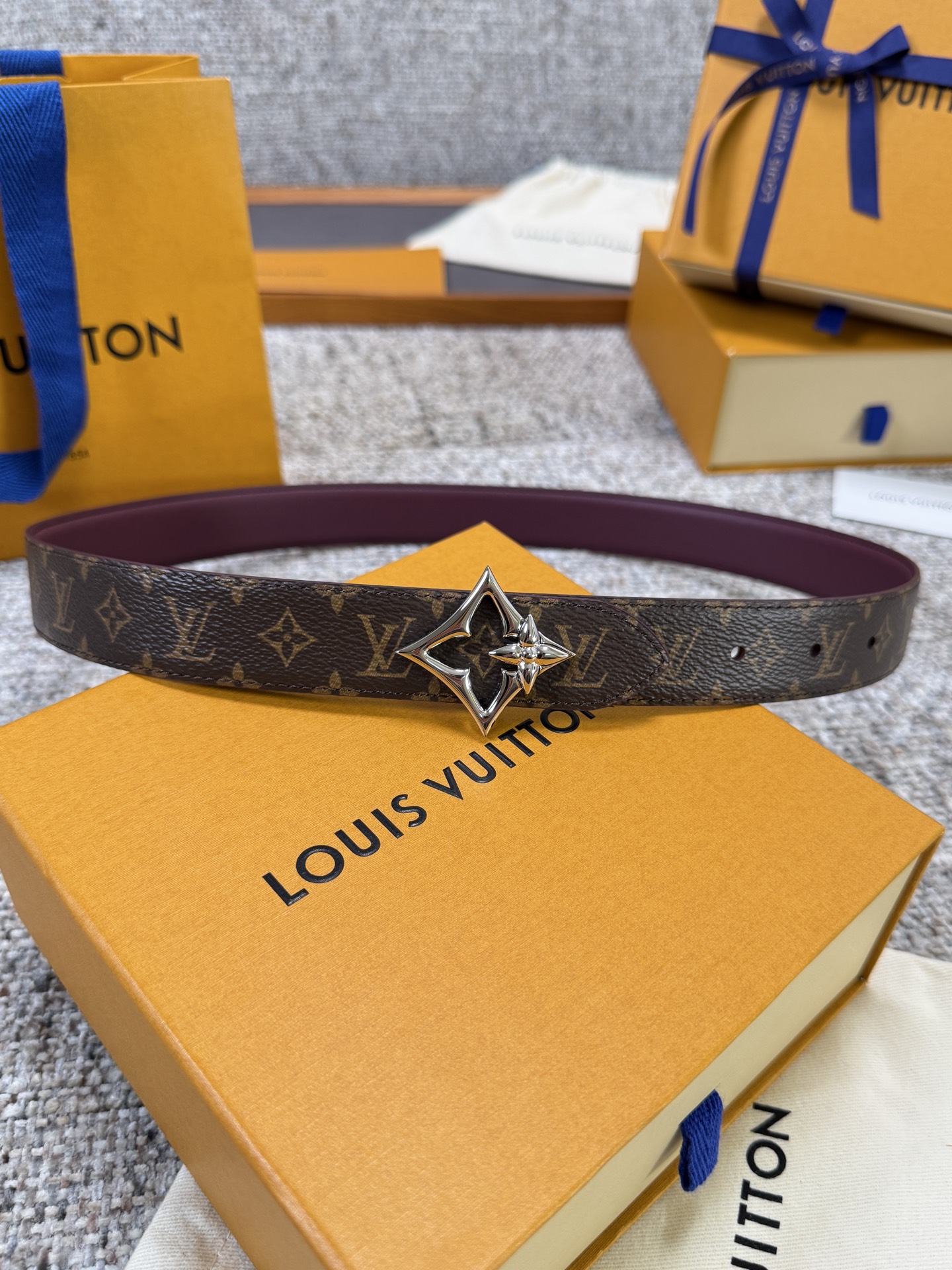 Louis Vuitton LV腰带 FLOWERGRAM 系列 原厂五金 精致手工绘边 柔软舒适 宽3