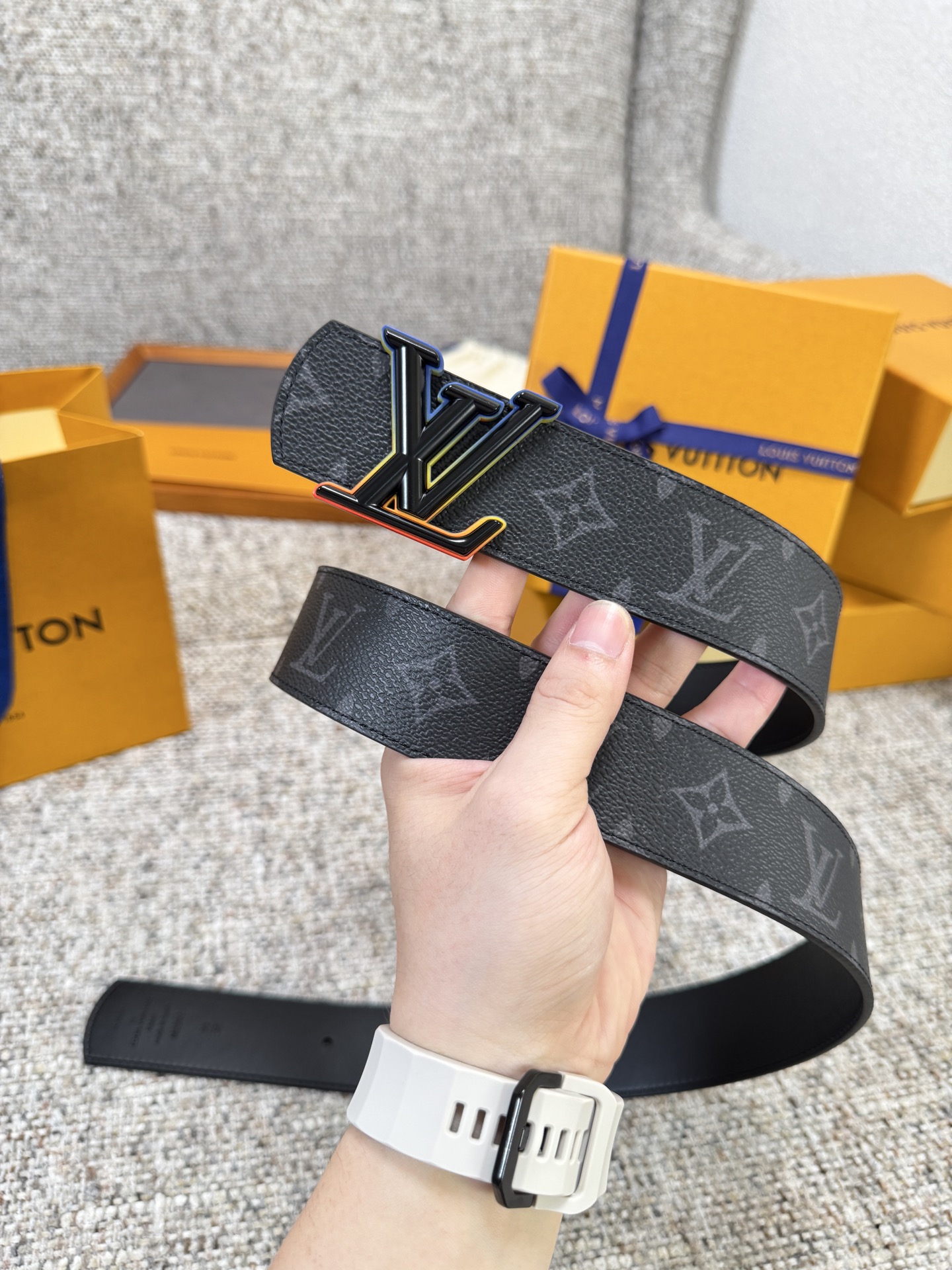 Louis Vuitton LV腰带 Dimension双面腰带系列 原厂五金 精致手工绘边 柔软舒适 宽4.0