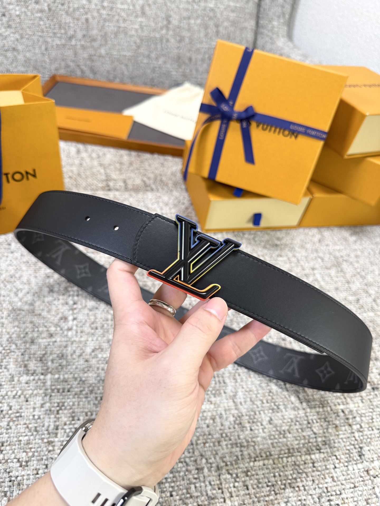 Louis Vuitton LV腰带 Dimension双面腰带系列 原厂五金 精致手工绘边 柔软舒适 宽4.0