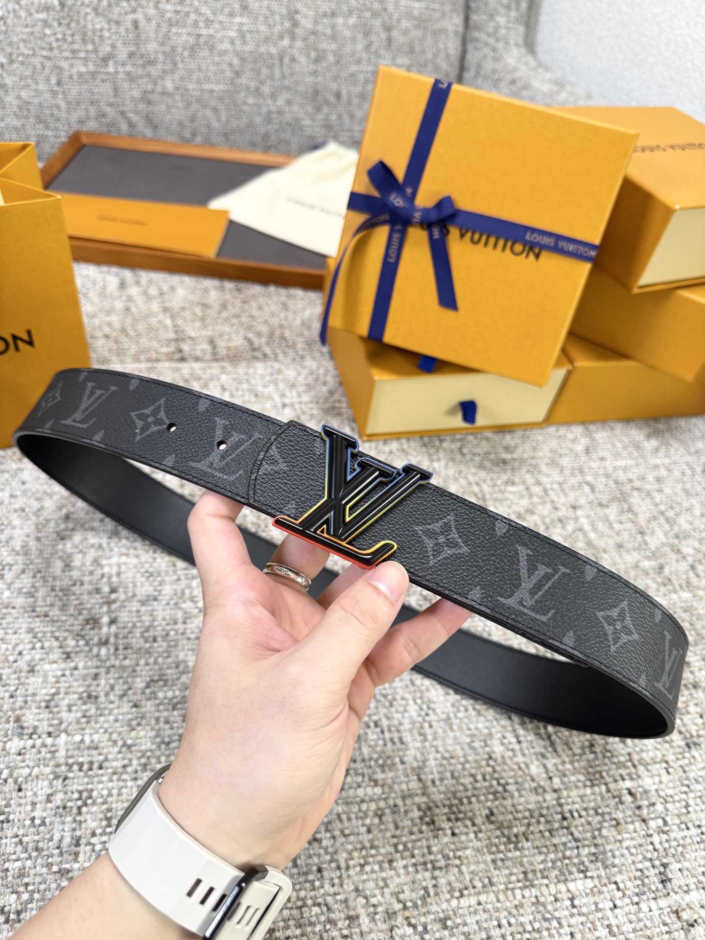 Louis Vuitton LV腰带 Dimension双面腰带系列 原厂五金 精致手工绘边 柔软舒适 宽4.0