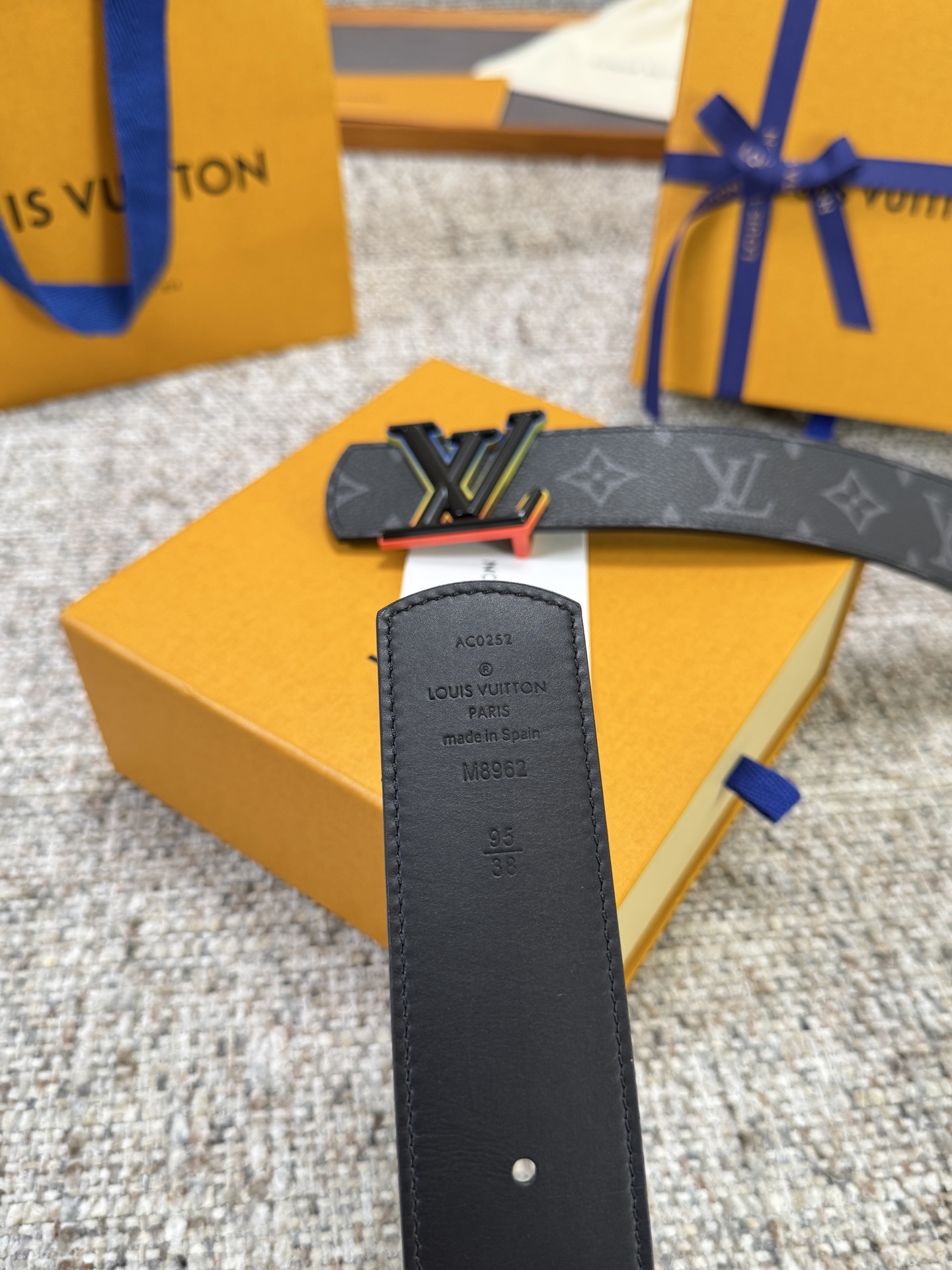 Louis Vuitton LV腰带 Dimension双面腰带系列 原厂五金 精致手工绘边 柔软舒适 宽4.0