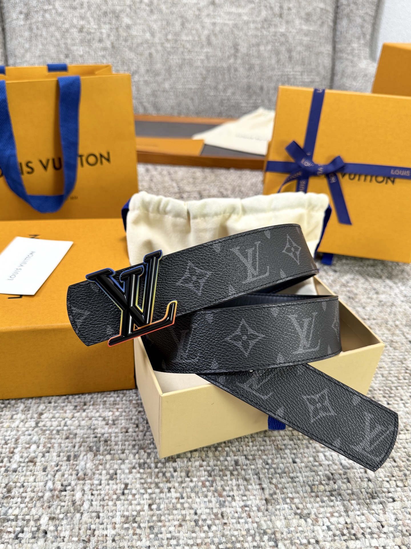 Louis Vuitton LV腰带 Dimension双面腰带系列 原厂五金 精致手工绘边 柔软舒适 宽4.0