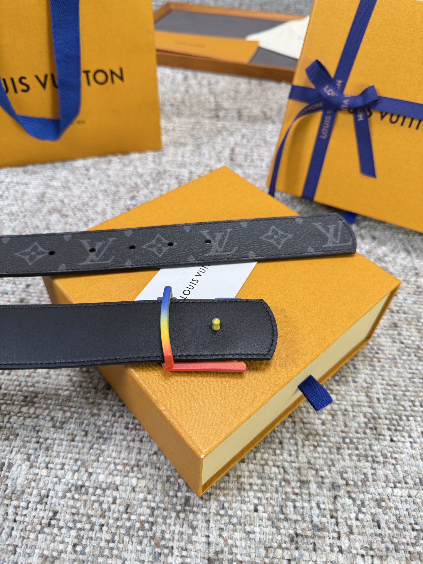 Louis Vuitton LV腰带 Dimension双面腰带系列 原厂五金 精致手工绘边 柔软舒适 宽4.0