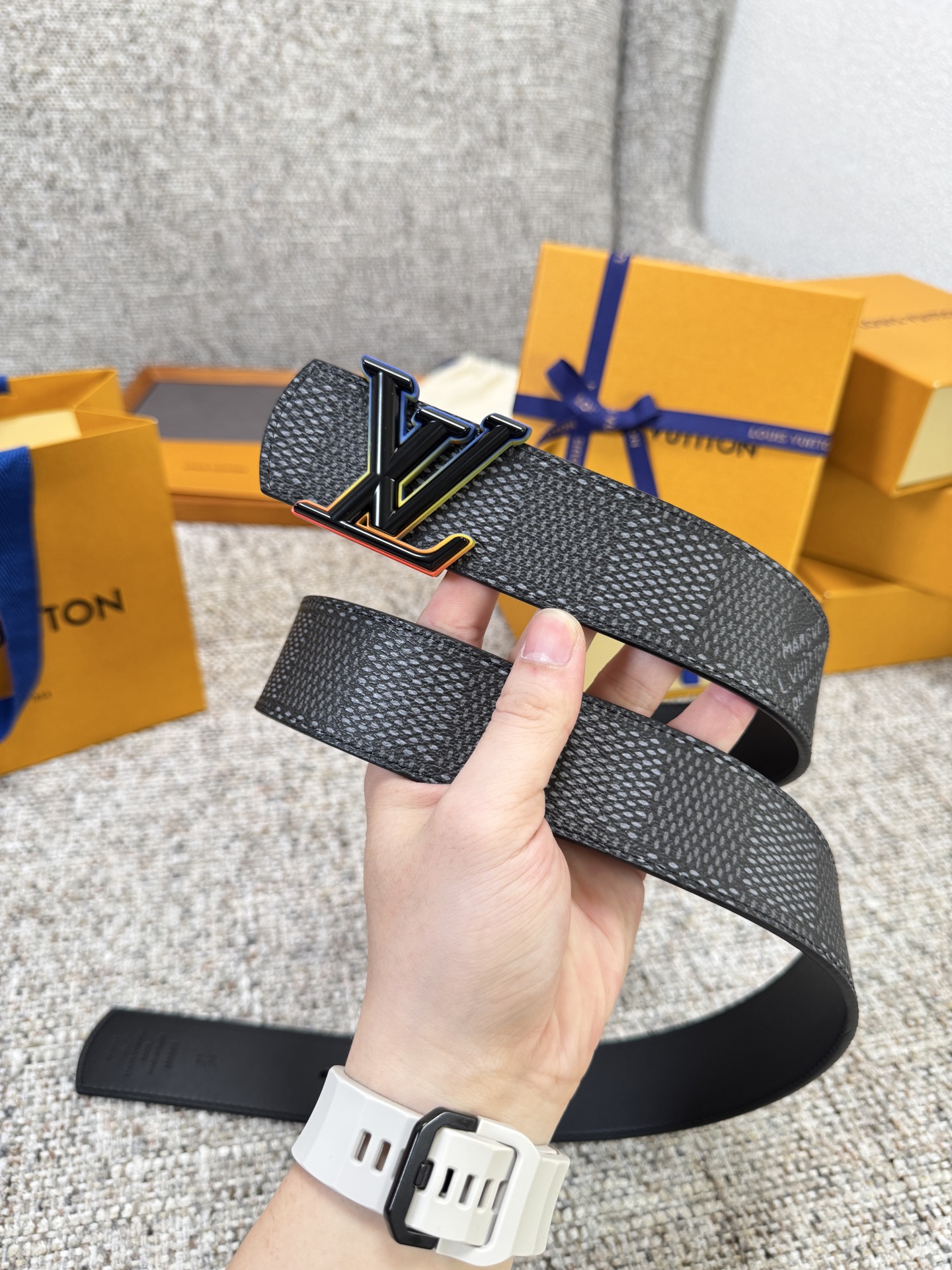 Louis Vuitton LV腰带 Dimension双面腰带系列 原厂五金 精致手工绘边 柔软舒适 宽4.0
