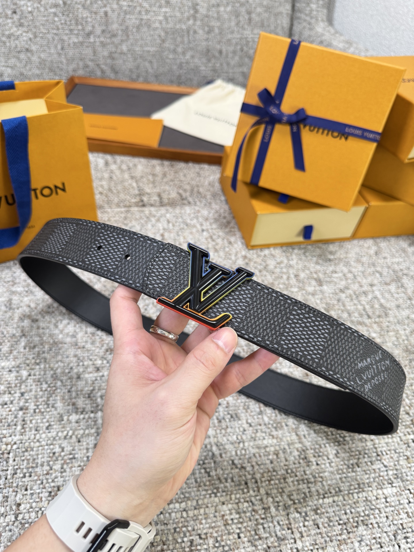Louis Vuitton LV腰带 Dimension双面腰带系列 原厂五金 精致手工绘边 柔软舒适 宽4.0