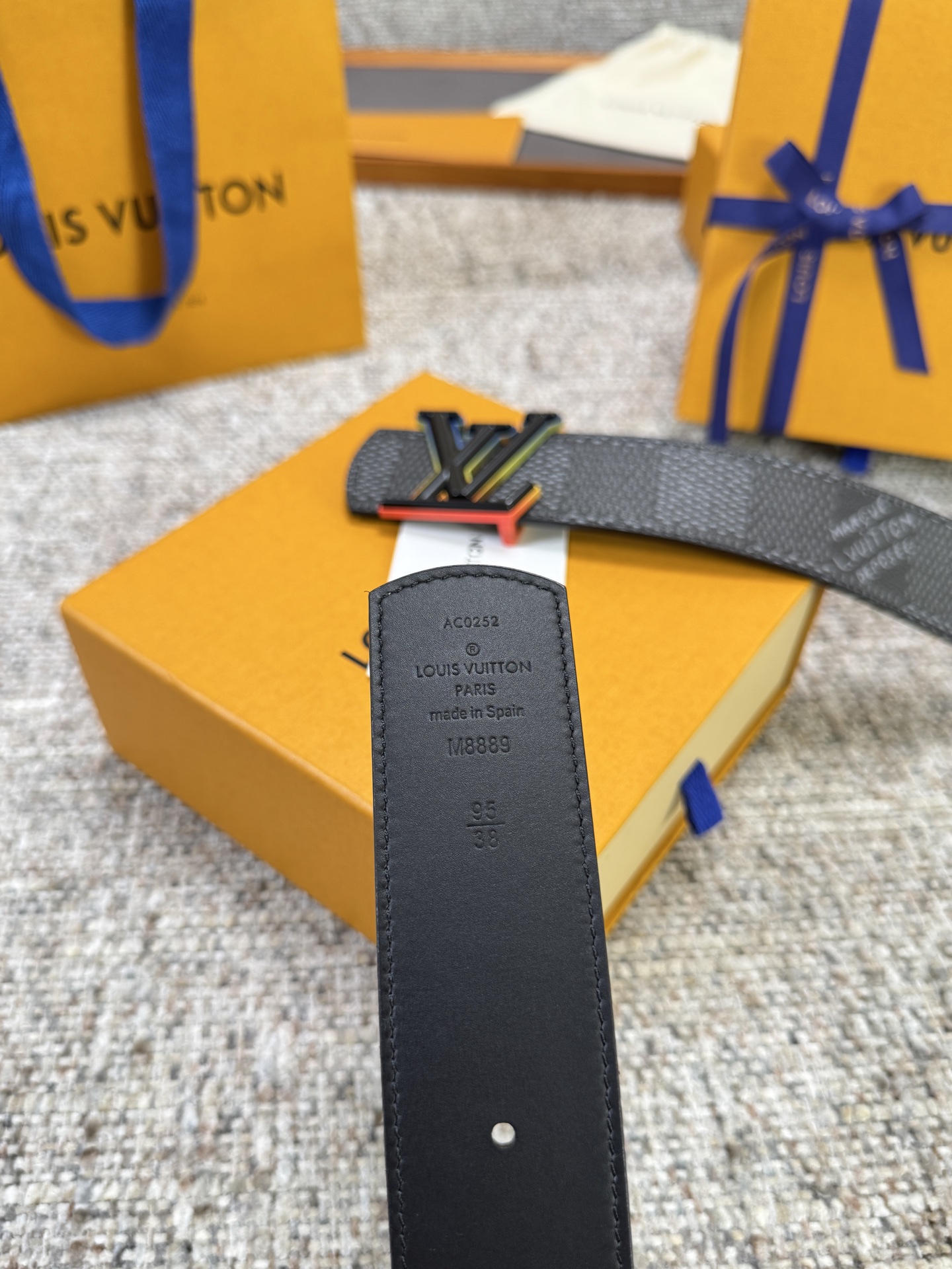 Louis Vuitton LV腰带 Dimension双面腰带系列 原厂五金 精致手工绘边 柔软舒适 宽4.0