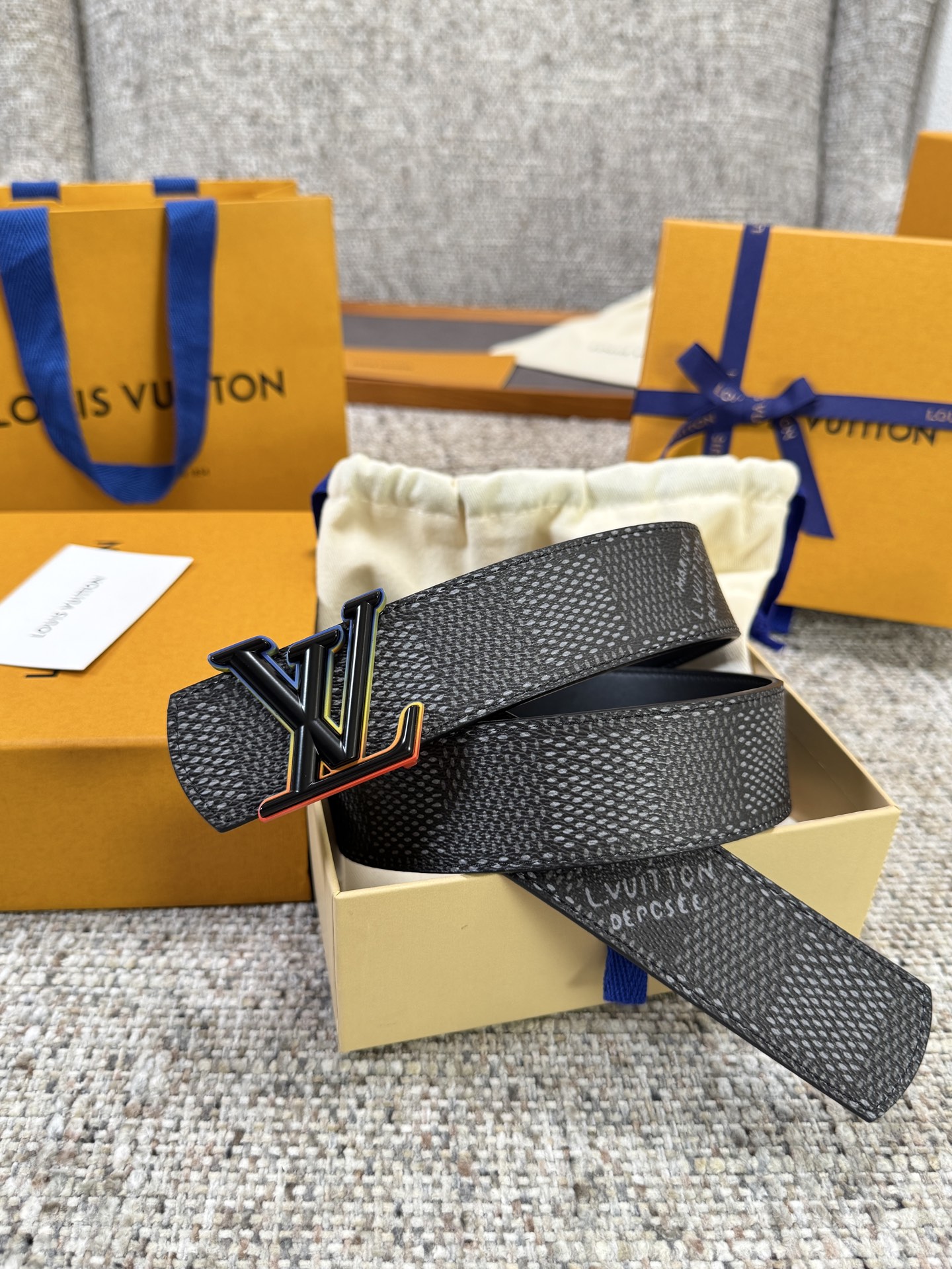 Louis Vuitton LV腰带 Dimension双面腰带系列 原厂五金 精致手工绘边 柔软舒适 宽4.0