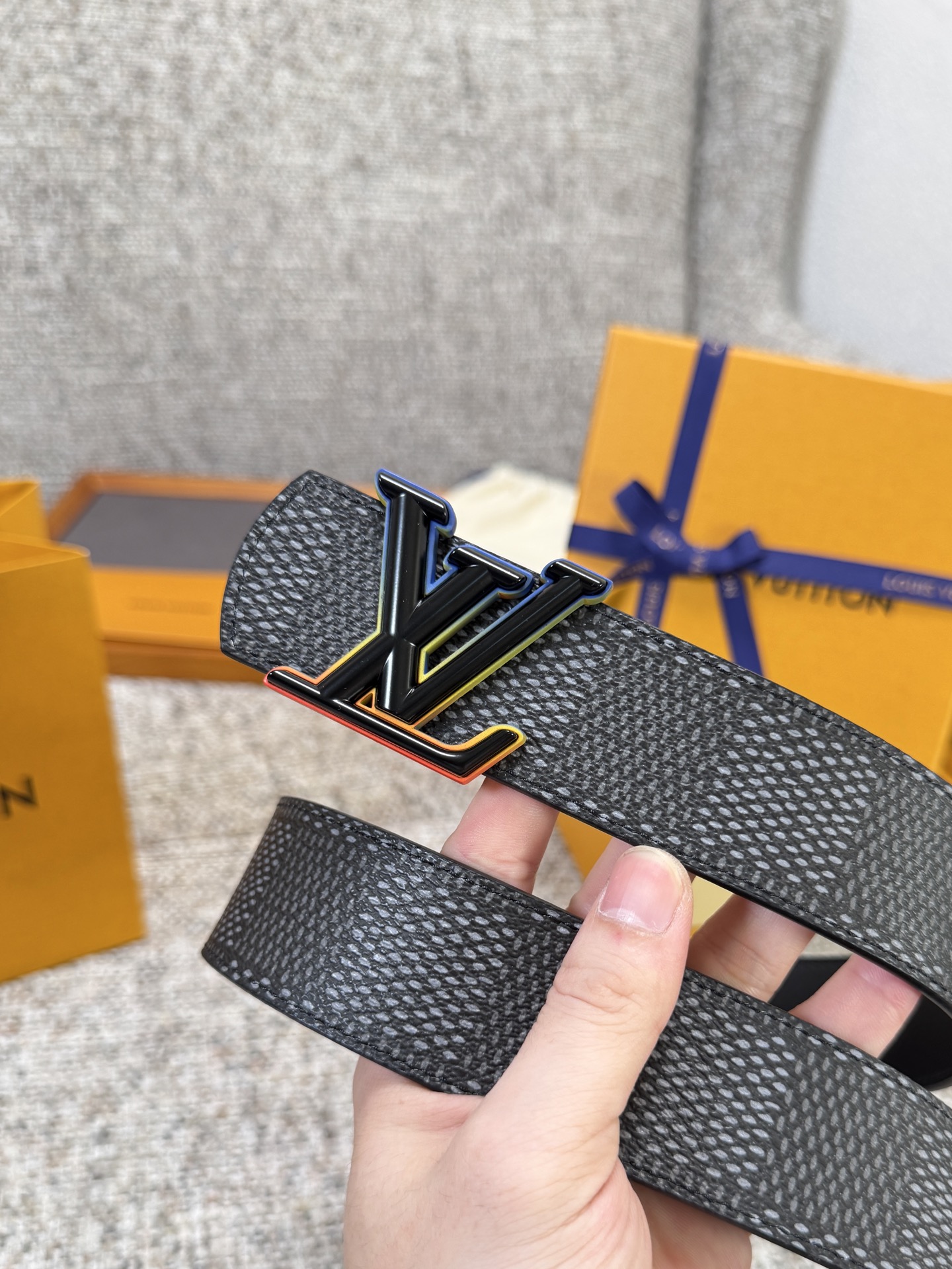 Louis Vuitton LV腰带 Dimension双面腰带系列 原厂五金 精致手工绘边 柔软舒适 宽4.0