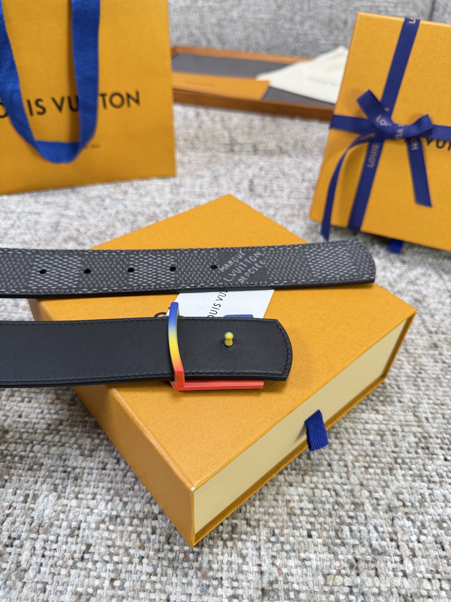 Louis Vuitton LV腰带 Dimension双面腰带系列 原厂五金 精致手工绘边 柔软舒适 宽4.0