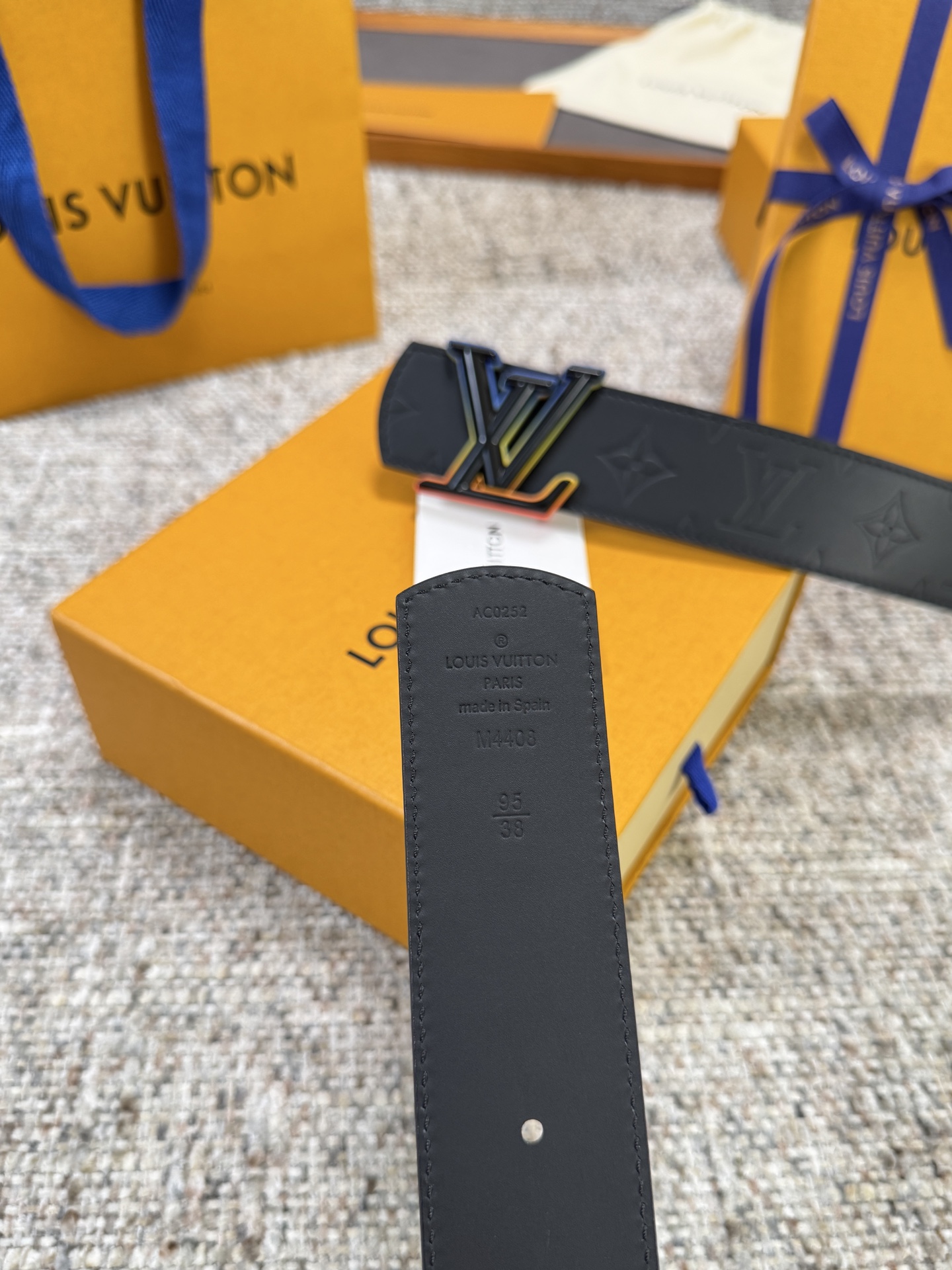Louis Vuitton LV腰带 Dimension皮底系列 原厂五金 精致手工绘边 柔软舒适 宽4.0
