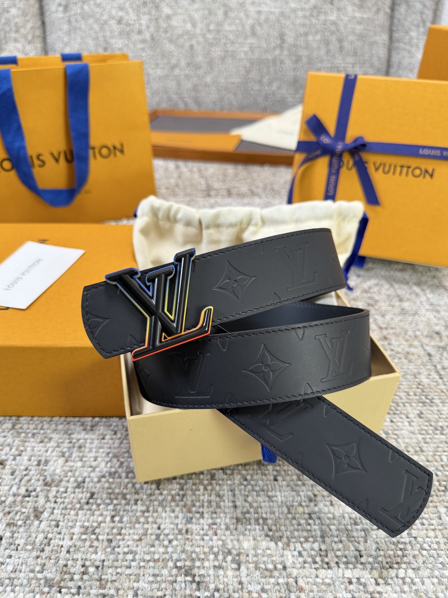 Louis Vuitton LV腰带 Dimension皮底系列 原厂五金 精致手工绘边 柔软舒适 宽4.0