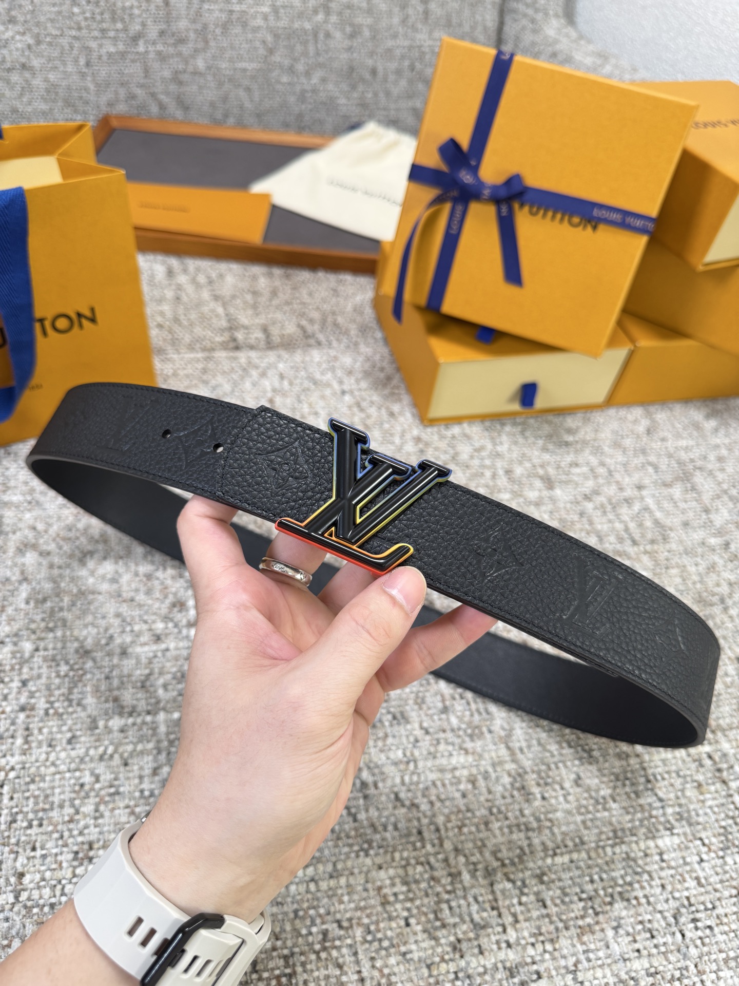 Louis Vuitton LV腰带 Dimension皮底系列 原厂五金 精致手工绘边 柔软舒适 宽4.0 Louis Vuitton LV腰带 Dimension皮底系列 原厂五金 精致手工绘边 柔软舒适 宽4.0