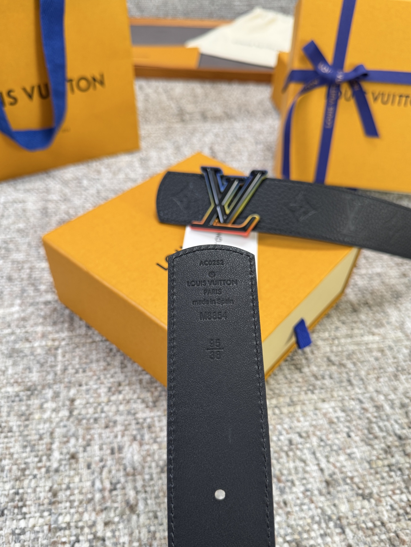 Louis Vuitton LV腰带 Dimension皮底系列 原厂五金 精致手工绘边 柔软舒适 宽4.0