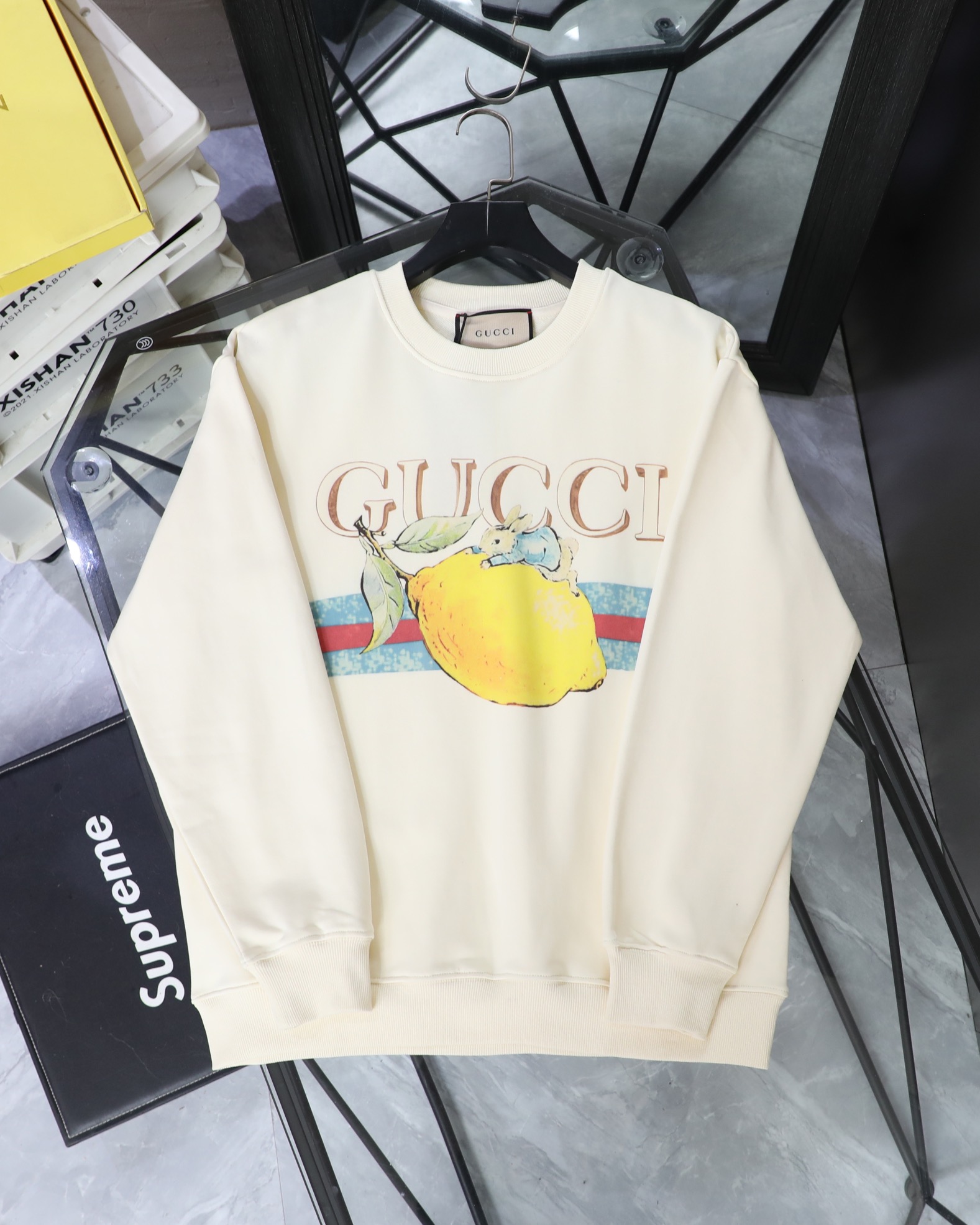 💰125
古驰/GUCCI🍋印花圆领卫衣
款号:702
原版面料官方同款卫衣
定制420克同缸染面料手感非常舒服
春夏最新砖柜同步时尚又个性超级百搭好看的一款男女都非常合适人手必备款
吊牌 领标 水洗麦 三标齐全
颜色: 米色
尺码 肩宽 胸围 袖长 衣长
S: 54 53 22 71
M: 56 55 22.5 73
L: 58 57 23 75
XL: 60 59 23.5 77
体重:
80斤-120斤推荐穿 S
120斤-145斤推荐穿 M
140斤-165斤推荐穿 L
160斤-190斤推荐穿X