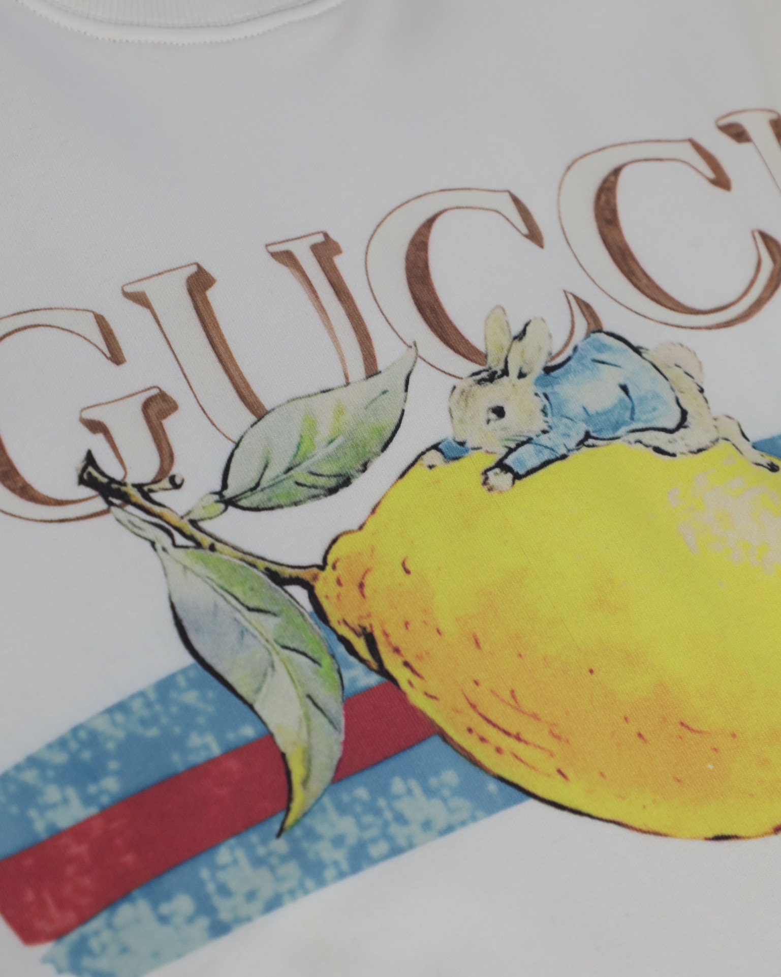 💰125
古驰/GUCCI🍋印花圆领卫衣
款号:702
原版面料官方同款卫衣
定制420克同缸染面料手感非常舒服
春夏最新砖柜同步时尚又个性超级百搭好看的一款男女都非常合适人手必备款
吊牌 领标 水洗麦 三标齐全
颜色: 米色
尺码 肩宽 胸围 袖长 衣长
S: 54 53 22 71
M: 56 55 22.5 73
L: 58 57 23 75
XL: 60 59 23.5 77
体重:
80斤-120斤推荐穿 S
120斤-145斤推荐穿 M
140斤-165斤推荐穿 L
160斤-190斤推荐穿X