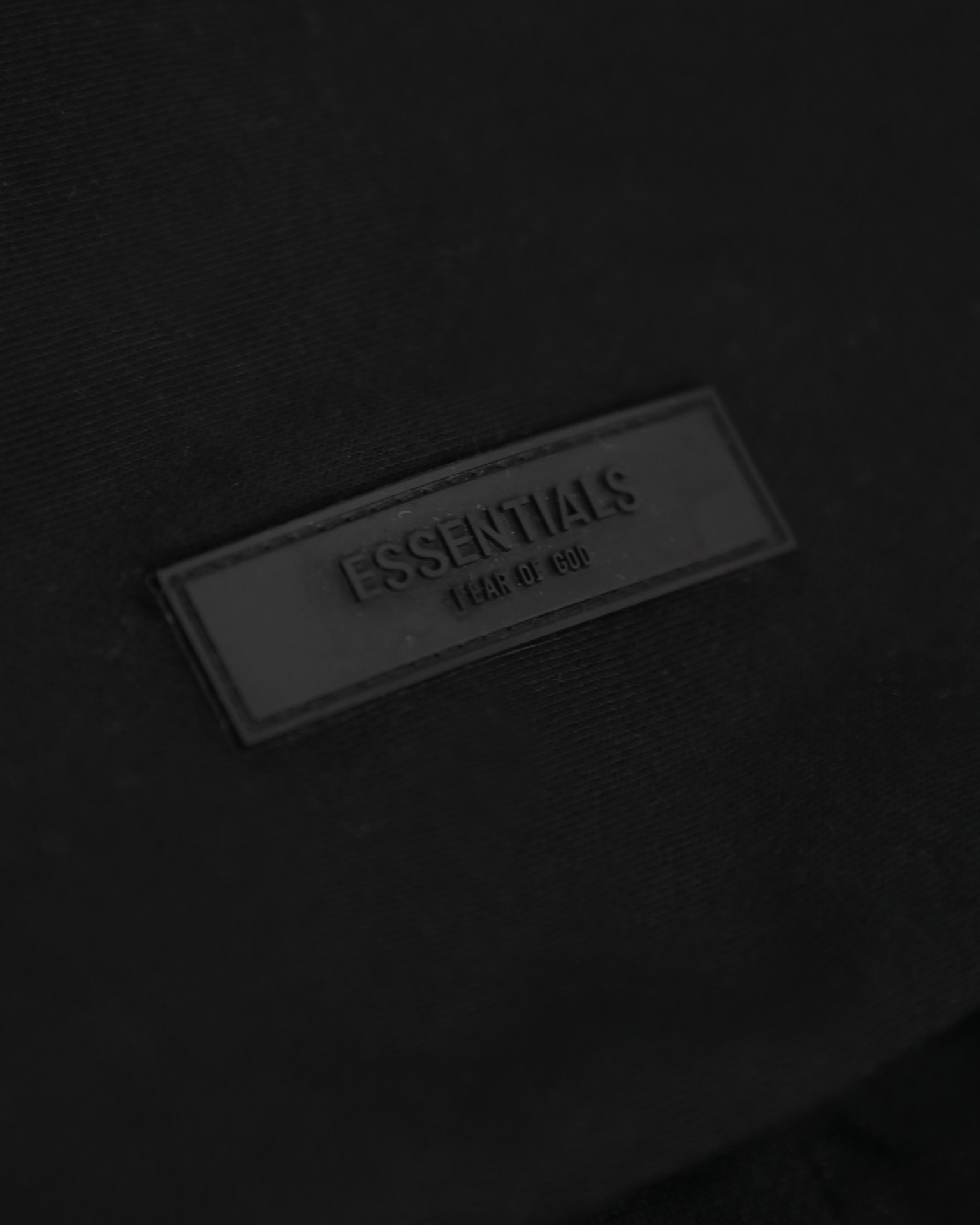 💰155
FEAR OF GOD FOG x NBA 联名 ALL STAR 胶囊系列 LAKERS 胶印字母情侣毛圈连帽卫衣-最高品质


Color：黑色 吉色

Size：S M L XL

Number：258823

独家定制高品质400g 纯棉毛圈面料 
水洗预缩处理 定织定染配套螺纹

优质原版胶印印花 质感厚实 百洗不掉
独家大版型剪裁设计 宽松显瘦

独家定制主标 水洗 吊牌 配置齐全 细节到位


【FOG】

洛杉矶设计师 Jerry Lorenzo 在2013年创立了 Fear Of God，凭借当下大热的成衣作品，包括深受推崇的侧拉链连帽衫、法兰缄村衫、飞行员夹克和超长T恤，这个品牌迅速成为街头风格的地位象征。
Fear Of God 充分发挥优雅而又低调的基本款单品的恒久魅力，将来自从华贵服饰到日常装扮的灵感，注入到男装风潮的纯粹精髓之中。