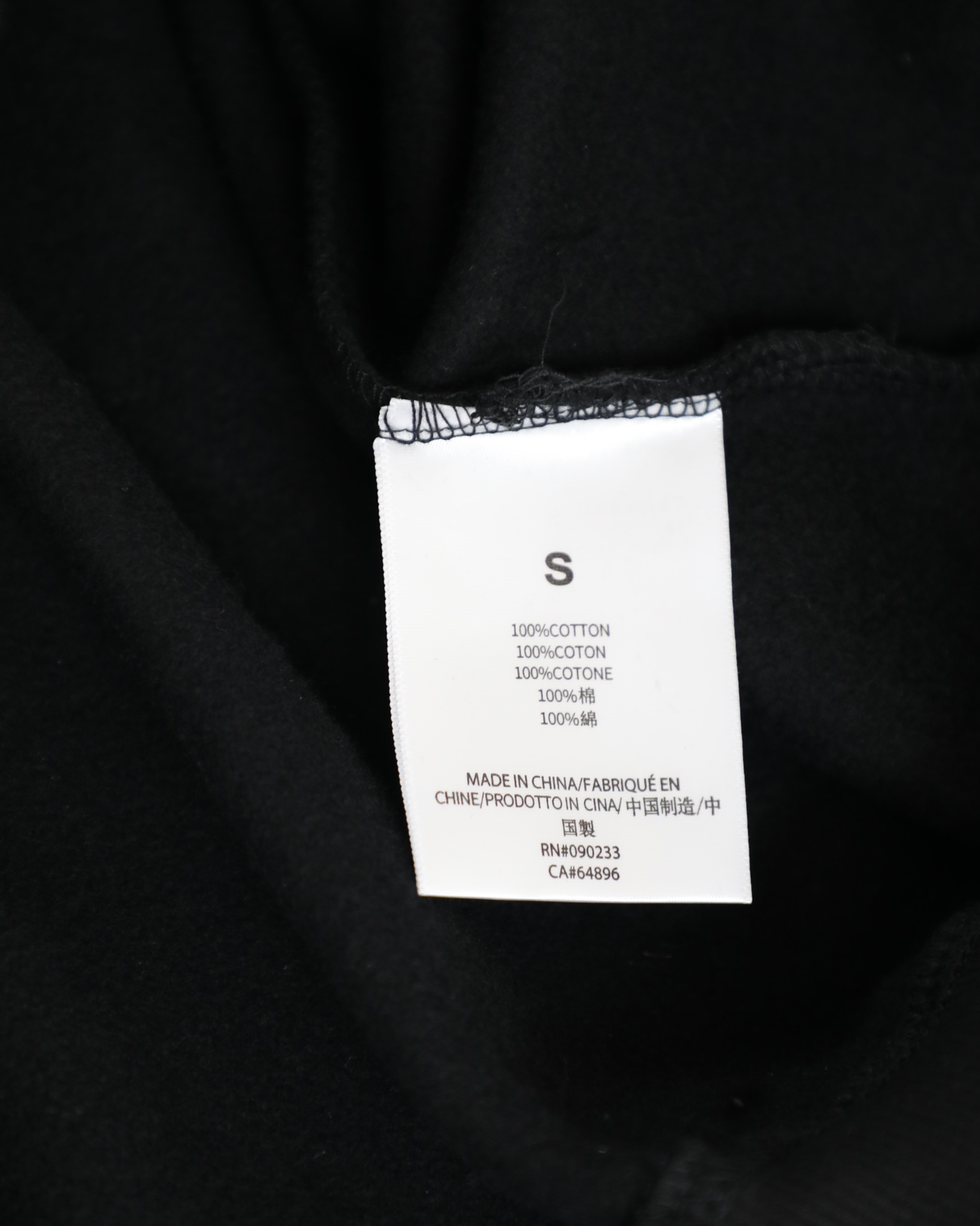 💰155
FEAR OF GOD FOG x NBA 联名 ALL STAR 胶囊系列 LAKERS 胶印字母情侣毛圈连帽卫衣最高品质


Color：黑色 灰色

Size：S M L XL

Number：258827

独家定制高品质400g 纯棉毛圈面料 
水洗预缩处理 定织定染配套螺纹

优质原版胶印印花 质感厚实 百洗不掉
独家大版型剪裁设计 宽松显瘦

独家定制主标 水洗 吊牌 配置齐全 细节到位


【FOG】

洛杉矶设计师 Jerry Lorenzo 在2013年创立了 Fear Of God，凭借当下大热的成衣作品，包括深受推崇的侧拉链连帽衫、法兰缄村衫、飞行员夹克和超长T恤，这个品牌迅速成为街头风格的地位象征。
Fear Of God 充分发挥优雅而又低调的基本款单品的恒久魅力，将来自从华贵服饰到日常装扮的灵感，注入到男装风潮的纯粹精髓之中。