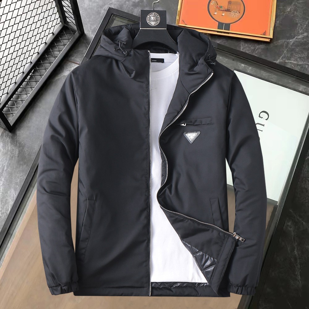 NO:595230,Hot item for the winter, Prada has all three standards, 2025ss new winter down jacket and cotton jacket, the new product on the show is in perfect condition, comfortable and warm, the color is full and attractive, the design is very outstanding, it can easily enhance the sense of fashion, the workmanship is extremely sophisticated and rigorous, and the wiring is neat and meticulous!  A masterpiece from a famous designer!  The upper body does not look bloated and is super handsome!  Available sizes M ~ XXXL,,prada,jackets & coats,down jacket,alexander wang19860909开冬爆款, 普拉达 三标齐全 2025ss冬季新款羽绒棉服加棉外套,秀场新品品相非常完美,舒适保暖,色泽饱满诱人,非常出彩的设计,轻松将时髦感进阶,做工极为考究严谨,走线工整细致！大牌设计师巨作！上身不显臃肿、超级帅气！现货码数M ～ XXXL,,prada,jackets & coats,down jacket,alexander wang,Men's clothing