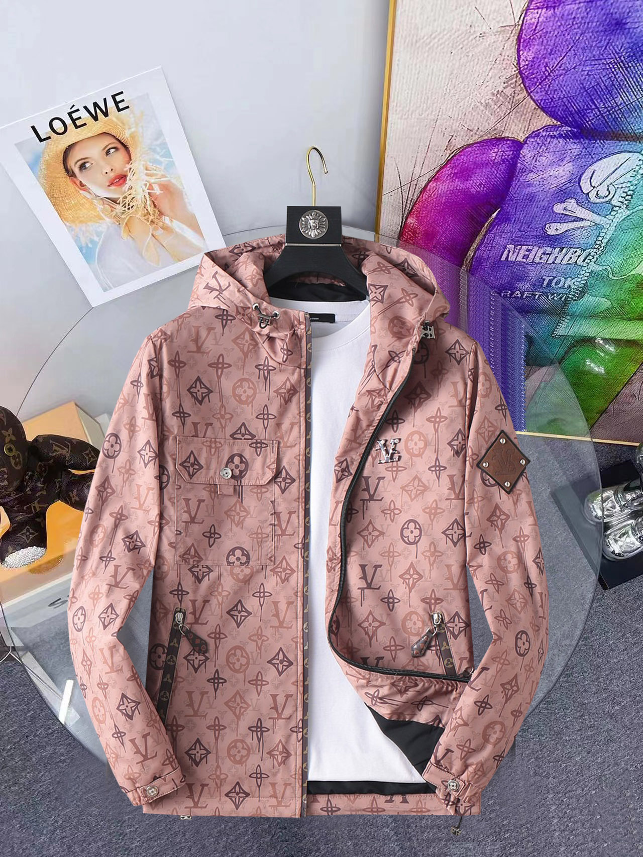 NO:648160,A hot item for the spring, LV’s three-label complete ss winter new down jacket and cotton jacket, the new product on the show is in perfect condition, comfortable and warm, the color is full and attractive, the design is very brilliant, it can easily enhance the fashion sense, the workmanship is extremely sophisticated and rigorous, and the wiring is neat and meticulous!  A masterpiece from a famous designer!  The upper body does not look bloated and is super handsome!  Available sizes M ~ XXXL,,louis vuitton,jackets & coats,down jacket,alexander wang19860909开春爆款, LV 三标齐全 ss冬季新款羽绒棉服加棉外套,秀场新品品相非常完美,舒适保暖,色泽饱满诱人,非常出彩的设计,轻松将时髦感进阶,做工极为考究严谨,走线工整细致！大牌设计师巨作！上身不显臃肿、超级帅气！现货码数M ～ XXXL,,louis vuitton,jackets & coats,down jacket,alexander wang,Men's clothing