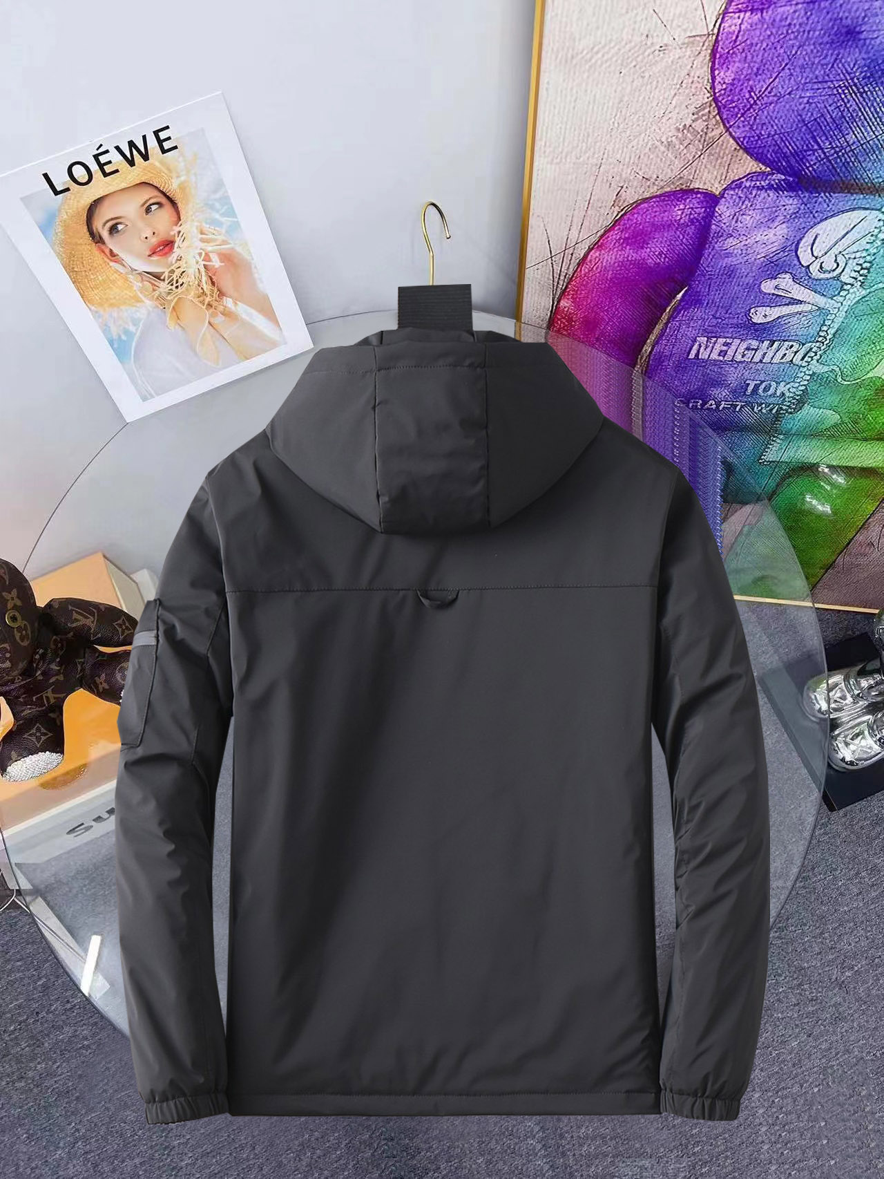 NO:648109,Prada's 2025ss winter new down jacket and cotton jacket with all three standards, the new product on the show is in perfect condition, comfortable and warm, the color is full and attractive, the design is very outstanding, it can easily enhance the sense of fashion, the workmanship is extremely sophisticated and rigorous, and the wiring is neat and meticulous!  A masterpiece from a famous designer!  The upper body does not look bloated and is super handsome!  Available sizes M ~ XXXL,,prada,jackets & coats,down jacket,alexander wang19860909普拉达 三标齐全 2025ss冬季新款羽绒棉服加棉外套,秀场新品品相非常完美,舒适保暖,色泽饱满诱人,非常出彩的设计,轻松将时髦感进阶,做工极为考究严谨,走线工整细致！大牌设计师巨作！上身不显臃肿、超级帅气！现货码数M ～ XXXL,,prada,jackets & coats,down jacket,alexander wang,Men's clothing