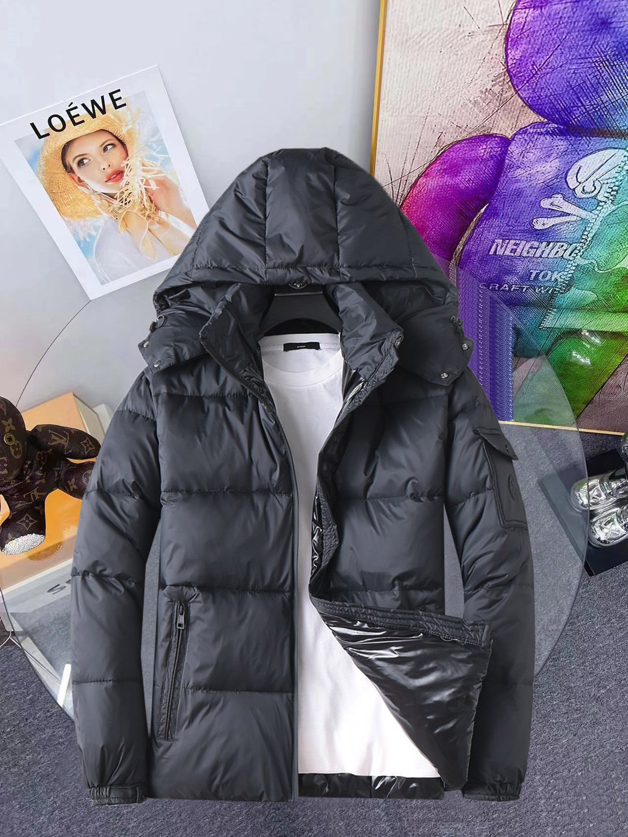 NO:648141,Mengkou, complete with three standards, 2025ss new winter down jacket, the new product on the show is in perfect condition, comfortable and warm, the color is full and attractive, the very outstanding design can easily enhance the fashion sense, the workmanship is extremely sophisticated and rigorous, and the wiring is neat and meticulous!  A masterpiece from a famous designer!  The upper body does not look bloated and is super handsome!  Available sizes M ~ XXXL,,Moncler,jackets & coats,down jacket,alexander wang19860909蒙口 三标齐全 2025ss冬季新款羽绒服外套,秀场新品品相非常完美,舒适保暖,色泽饱满诱人,非常出彩的设计,轻松将时髦感进阶,做工极为考究严谨,走线工整细致！大牌设计师巨作！上身不显臃肿、超级帅气！现货码数M ～ XXXL,,Moncler,jackets & coats,down jacket,alexander wang,Men's clothing