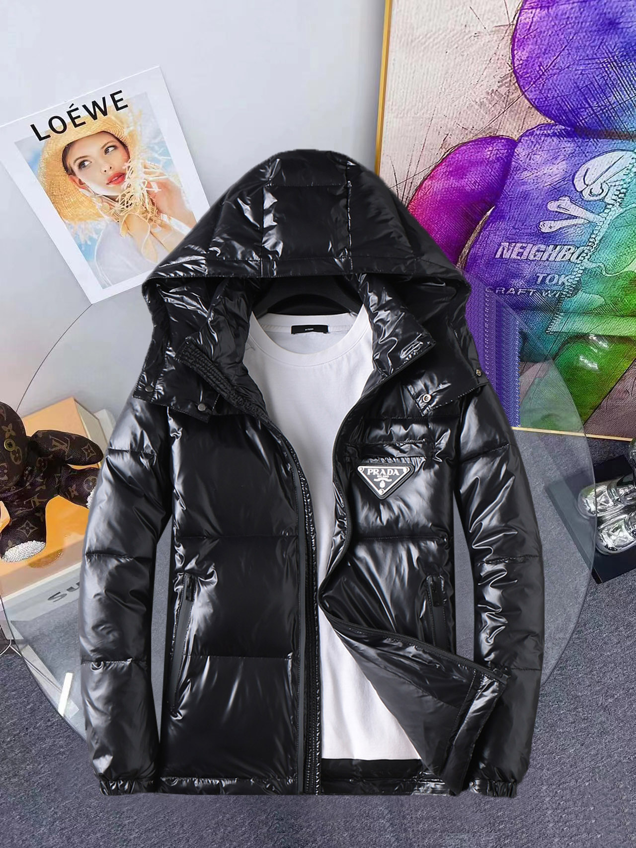 NO:648170,Prada's new 2025ss winter down jacket with complete three standards, the new product on the show is in perfect condition, comfortable and warm, the color is full and attractive, the very outstanding design can easily enhance the fashion sense, the workmanship is extremely sophisticated and rigorous, and the wiring is neat and meticulous!  A masterpiece from a famous designer!  The upper body does not look bloated and is super handsome!  Available sizes M ~ XXXL,,prada,jackets & coats,down jacket,alexander wang19860909普拉达 三标齐全 2025ss冬季新款羽绒服外套,秀场新品品相非常完美,舒适保暖,色泽饱满诱人,非常出彩的设计,轻松将时髦感进阶,做工极为考究严谨,走线工整细致！大牌设计师巨作！上身不显臃肿、超级帅气！现货码数M ～ XXXL,,prada,jackets & coats,down jacket,alexander wang,Men's clothing