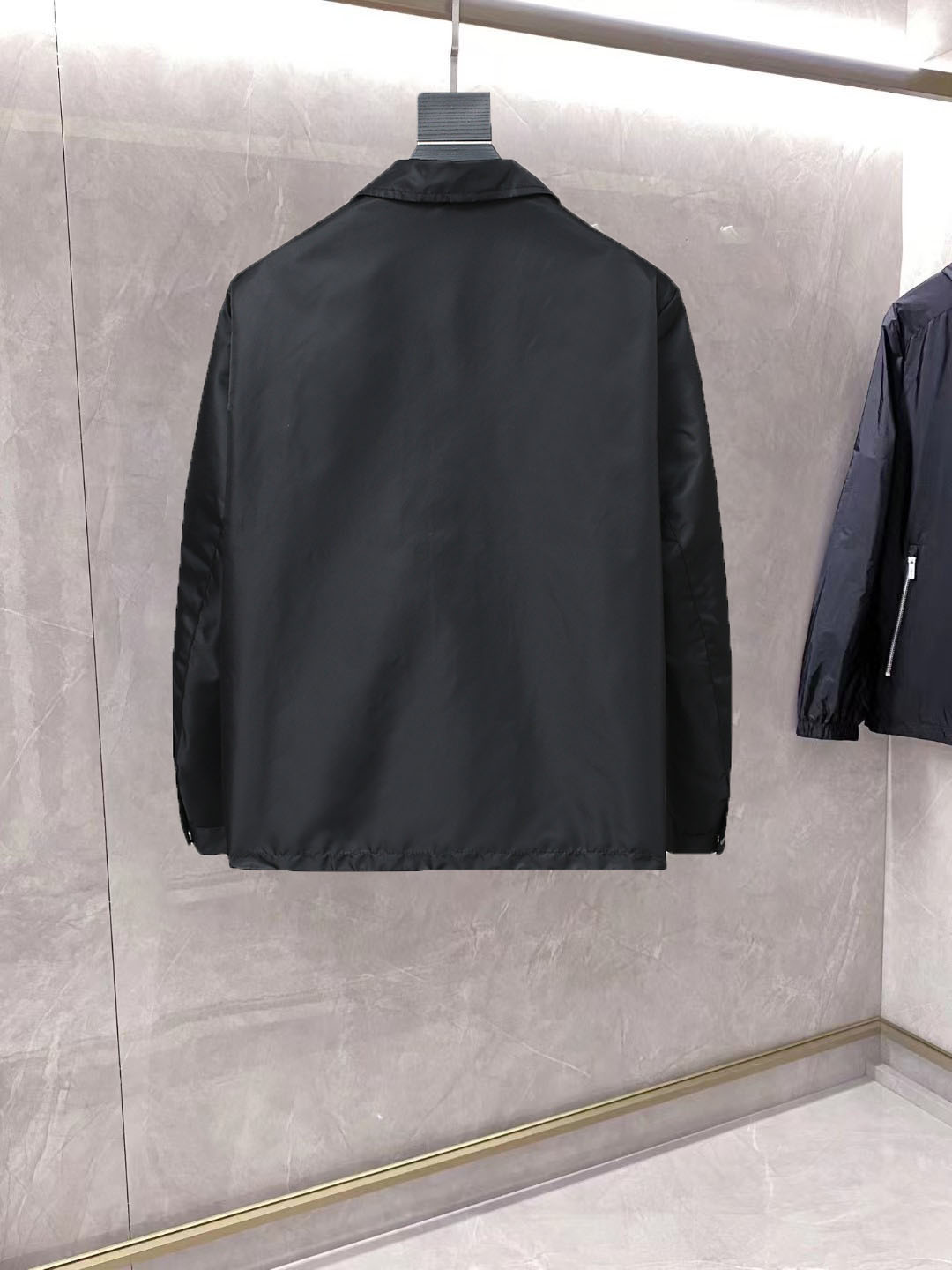 NO:861870,New Year's hot item Prada 2026 spring new men's jacket, original order, complete with three labels, high-end version!  Custom-made fabrics at the counter are highly breathable and comfortable, with impeccable details and brand element design concepts, reflecting high quality. It feels delicate and soft!  It presents a casual cut and the upper body shape is awesome!  Size M～XXXL,,prada,jackets & coats,jackets & coats,19860909新春爆款 普拉达 2026开春新款男士夹克外套,原单三标齐全高端版本！专柜定制面料 透气舒适度高,细节无可挑剔,品牌元素设计理念,体现高品质.手感细腻柔软！呈现休闲裁剪,上身版型超赞！码数M～XXXL,,prada,jackets & coats,jackets & coats,,Men's clothing