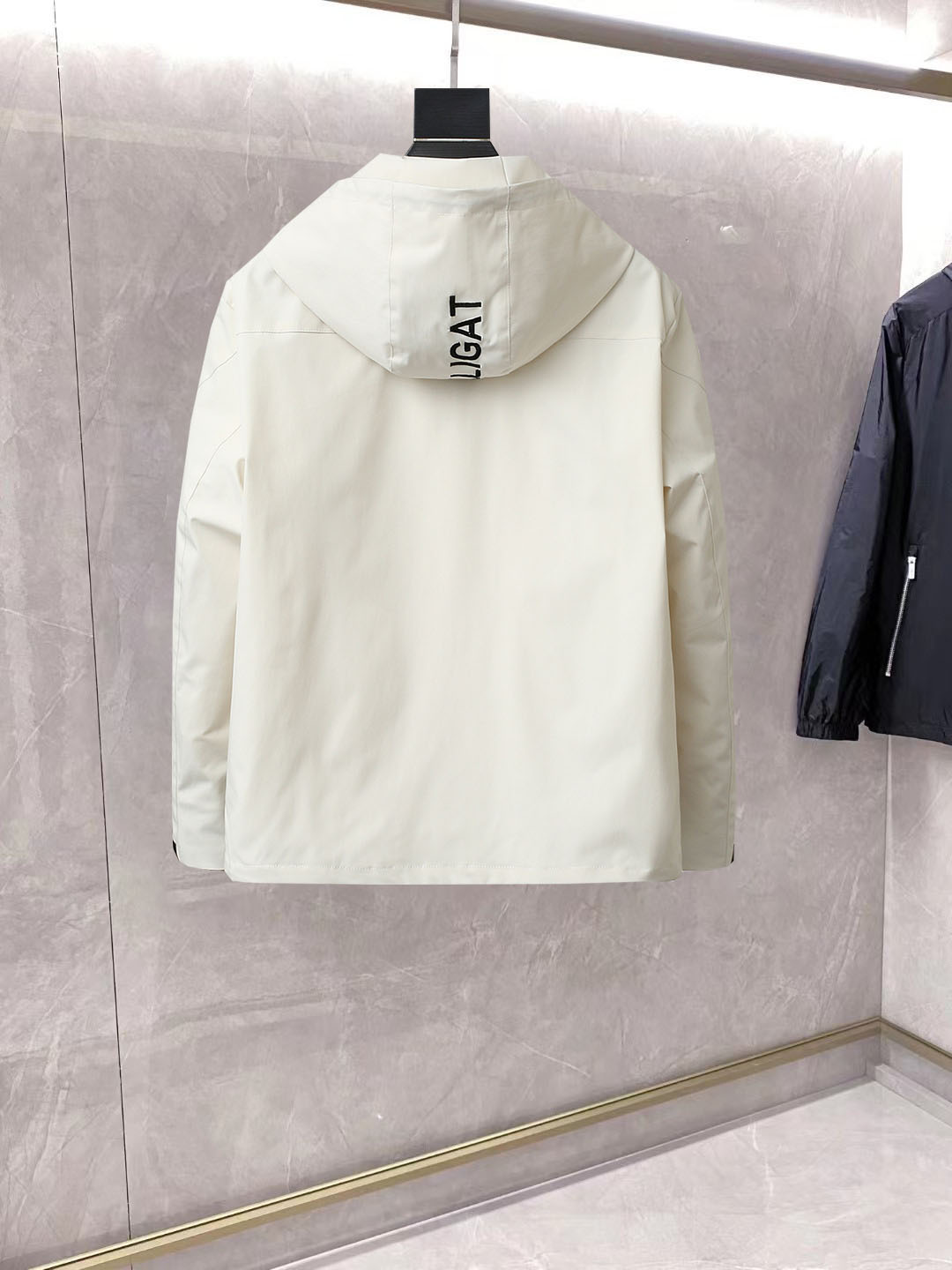 NO:861911,New Year's Hot Meng Mouth 2026 Spring New Men's Jacket, Original Order, Three Standards Complete High-End Version!  Custom-made fabrics at the counter are highly breathable and comfortable, with impeccable details and brand element design concepts, reflecting high quality. It feels delicate and soft!  It presents a casual cut and the upper body shape is awesome!  Size M～XXXL,,Moncler,jackets & coats,jackets & coats,19860909新春爆款 蒙口 2026开春新款男士夹克外套,原单三标齐全高端版本！专柜定制面料 透气舒适度高,细节无可挑剔,品牌元素设计理念,体现高品质.手感细腻柔软！呈现休闲裁剪,上身版型超赞！码数M～XXXL,,Moncler,jackets & coats,jackets & coats,,Men's clothing