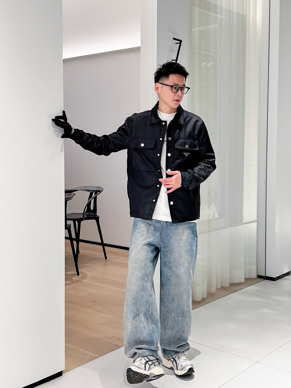 NO:139225,The same model on Prada PRADA official website, released in advance!  2025ss Spring New Men's Jacket, original single three-standard full high-end version!  With hidden hat, customized fabric for counter, high breathability and comfort, impeccable details, brand element design concept, reflecting high quality. The feel is delicate and soft!  It is casually cut, with a great upper body style!  The number of code M~3XL, the maximum wear is 195 catties.,,prada,prada,jackets & coats,jackets & coats,hats,alexander wang19860909普拉达 PRADA 官网同款,提前发售！2025ss开春新款男士夹克外套,原单三标齐全高端版本！带隐藏帽,专柜定制面料 透气舒适度高,细节无可挑剔,品牌元素设计理念,体现高品质.手感细腻柔软！呈现休闲裁剪,上身版型超赞！码数M～3XL,最大穿195斤.,,prada,prada,jackets & coats,jackets & coats,hats,alexander wang,Men's clothing