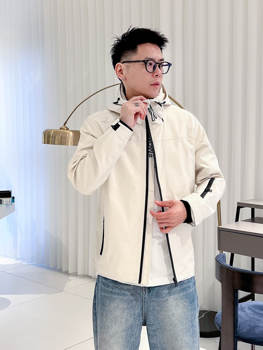 NO:139202,The same style on the official website, released in advance!  2025ss Spring New Men's Jacket, original single three-standard full high-end version!  With hidden hat, customized fabric for counter, high breathability and comfort, impeccable details, brand element design concept, reflecting high quality. The feel is delicate and soft!  It is casually cut, with a great upper body style!  The size M~3XL, the maximum wear is 195 catties., Moncler, jackets & coats, jackets & coats, hats, alexander wang19860909蒙口 官网同款,提前发售！2025ss开春新款男士夹克外套,原单三标齐全高端版本！带隐藏帽,专柜定制面料 透气舒适度高,细节无可挑剔,品牌元素设计理念,体现高品质.手感细腻柔软！呈现休闲裁剪,上身版型超赞！码数M～3XL,最大穿195斤.,,Moncler,jackets & coats,jackets & coats,hats,alexander wang,Men's clothing