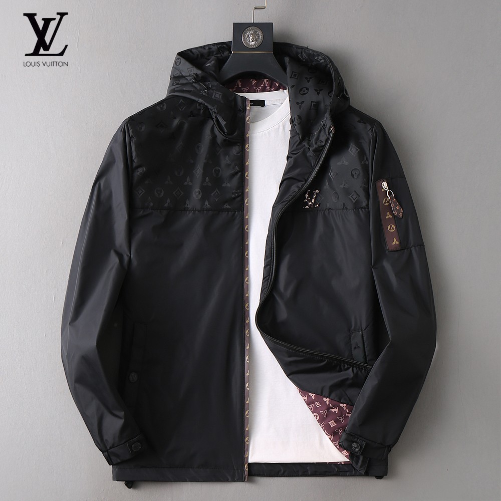 NO:910296,The hottest item for autumn, the same style is available on LV’s official website, available in advance!  2026ss new autumn men's jackets, original single three-standard high-end version!  With hidden hood, custom-made fabrics at the counter, highly breathable and comfortable, impeccable details, brand element design concept, reflecting high quality. It feels delicate and soft!  It presents a casual cut and the upper body shape is awesome!  Size M～3XL, maximum wear is 195kg.,,louis vuitton,jackets & coats,jackets & coats,hats,19860909开秋爆款,LV 官网同款,提前发售！2026ss开秋新款男士夹克外套,原单三标齐全高端版本！带隐藏帽,专柜定制面料 透气舒适度高,细节无可挑剔,品牌元素设计理念,体现高品质.手感细腻柔软！呈现休闲裁剪,上身版型超赞！码数M～3XL,最大穿195斤.,,louis vuitton,jackets & coats,jackets & coats,hats,,Men's clothing