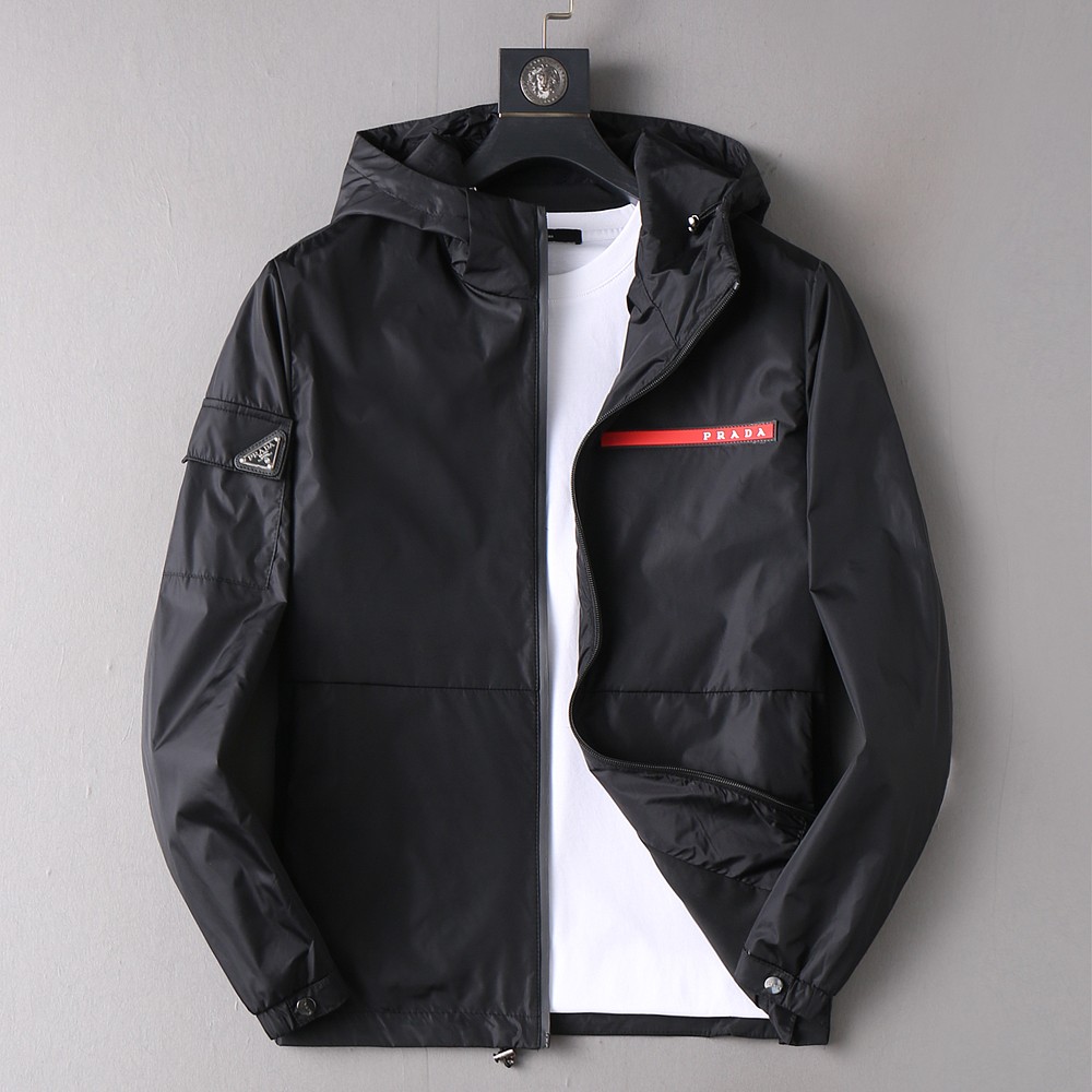 NO:910305,The hottest item for autumn, same style as Prada’s official website, on sale in advance!  2026ss new autumn men's jackets, original single three-standard high-end version!  With hidden hood, custom-made fabrics at the counter, highly breathable and comfortable, impeccable details, brand element design concept, reflecting high quality. It feels delicate and soft!  It presents a casual cut and the upper body shape is awesome!  Size M～3XL, maximum wearing capacity is 195 catties.,,prada,jackets & coats,jackets & coats,hats,19860909开秋爆款,普拉达 官网同款,提前发售！2026ss开秋新款男士夹克外套,原单三标齐全高端版本！带隐藏帽,专柜定制面料 透气舒适度高,细节无可挑剔,品牌元素设计理念,体现高品质.手感细腻柔软！呈现休闲裁剪,上身版型超赞！码数M～3XL,最大穿195斤.,,prada,jackets & coats,jackets & coats,hats,,Men's clothing