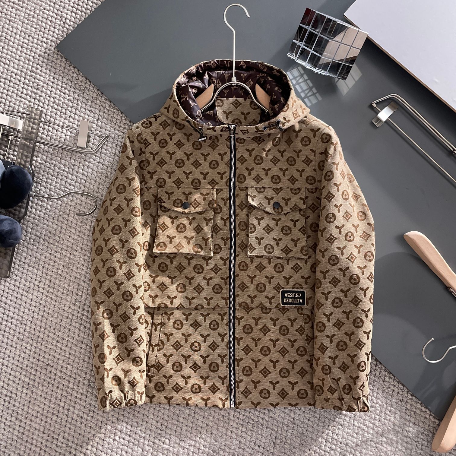 Louis Vuitton LV （高端品质）2026早春新品 休闲连帽夹克外套 进口 科技面料 上身舒适透气