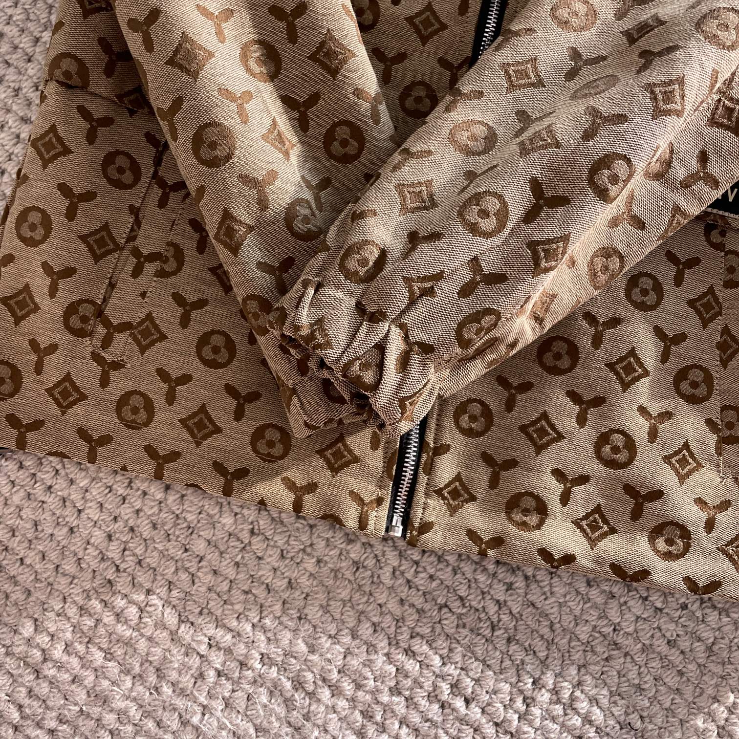Louis Vuitton LV （高端品质）2026早春新品 休闲连帽夹克外套 进口 科技面料 上身舒适透气