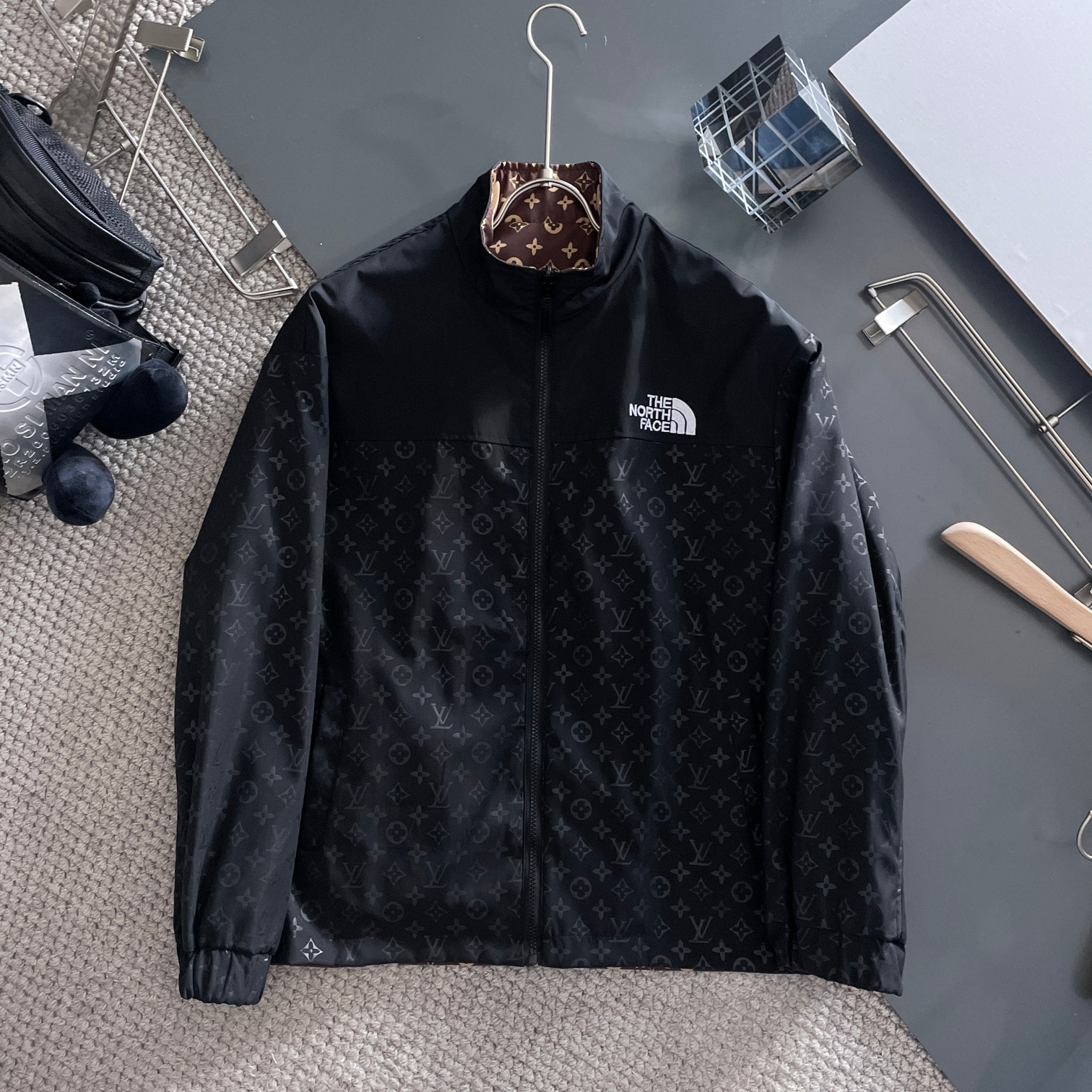 Louis Vuitton LV北面联名款 提前发售 2026ss开春新款男士夹克外套 三标齐全高端版本 带隐藏帽