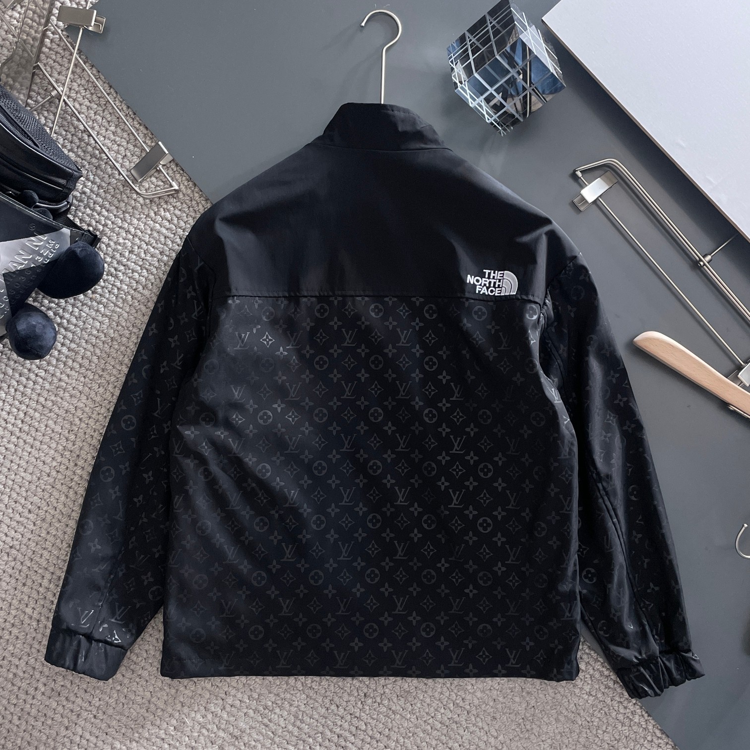 Louis Vuitton LV北面联名款 提前发售 2026ss开春新款男士夹克外套 三标齐全高端版本 带隐藏帽