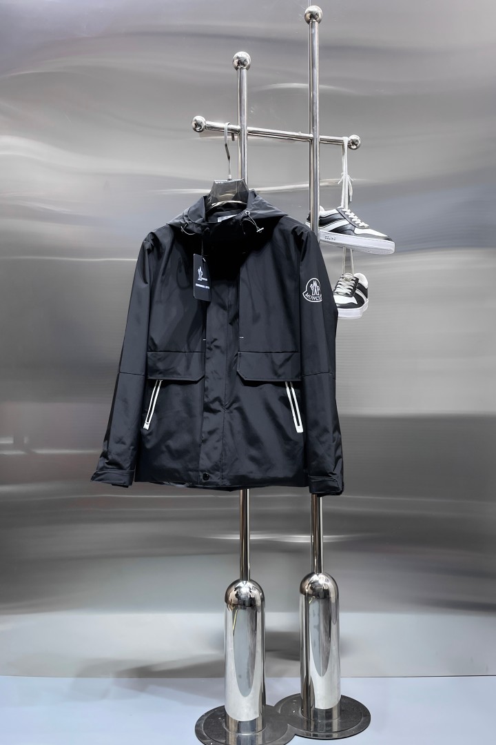 NO:876638,The hottest model for spring, the same model as the official website for Meng Mouth, released in advance!  2026ss new spring men's jackets, original high-end version with three standards!  With hidden hood, custom-made fabrics at the counter, highly breathable and comfortable, impeccable details, brand element design concept, reflecting high quality. It feels delicate and soft!  It presents a casual cut and the upper body shape is awesome!  Size M～3XL, maximum wearing capacity is 195 catties.,,Moncler,jackets & coats,jackets & coats,hats,19860909开春爆款,蒙口 官网同款,提前发售！2026ss开春新款男士夹克外套,原单三标齐全高端版本！带隐藏帽,专柜定制面料 透气舒适度高,细节无可挑剔,品牌元素设计理念,体现高品质.手感细腻柔软！呈现休闲裁剪,上身版型超赞！码数M～3XL,最大穿195斤.,,Moncler,jackets & coats,jackets & coats,hats,,Men's clothing