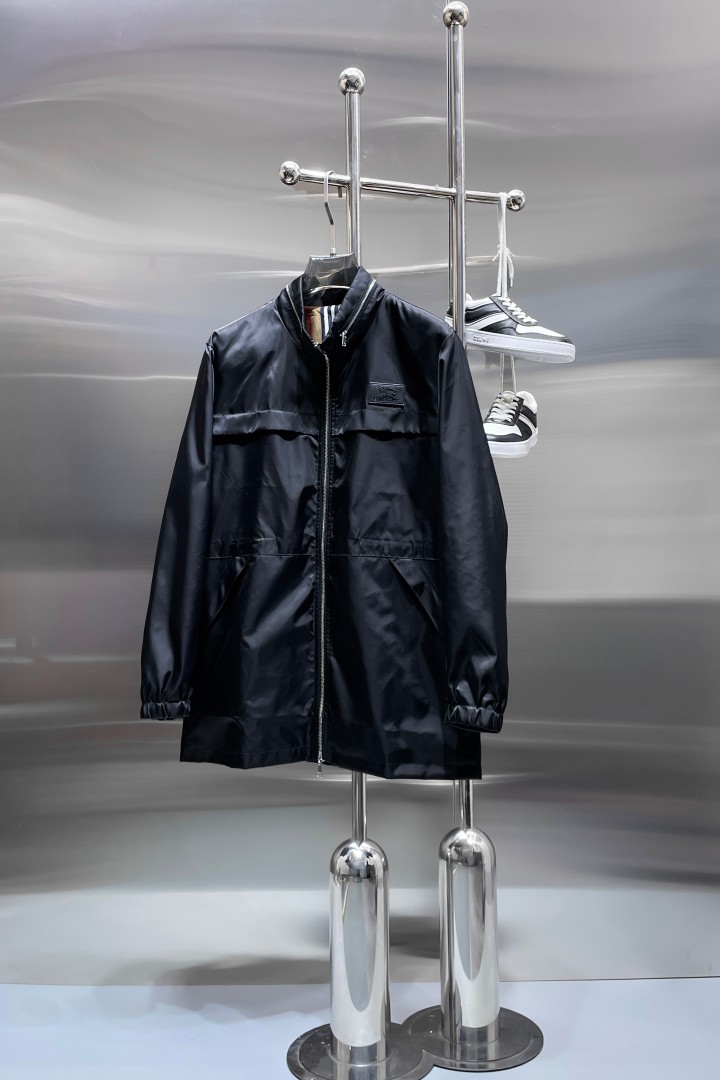 NO:876812,Hot spring style, the same style from Burberry’s official website, on sale in advance!  2026ss new spring men's jackets, original high-end version with three standards!  With hidden hood, custom-made fabrics at the counter, highly breathable and comfortable, impeccable details, brand element design concept, reflecting high quality. It feels delicate and soft!  It presents a casual cut and the upper body shape is awesome!  Size M～3XL, maximum wearing capacity is 195 catties.,,burberry,jackets & coats,jackets & coats,hats,19860909开春爆款,巴宝莉 官网同款,提前发售！2026ss开春新款男士夹克外套,原单三标齐全高端版本！带隐藏帽,专柜定制面料 透气舒适度高,细节无可挑剔,品牌元素设计理念,体现高品质.手感细腻柔软！呈现休闲裁剪,上身版型超赞！码数M～3XL,最大穿195斤.,,burberry,jackets & coats,jackets & coats,hats,,Men's clothing