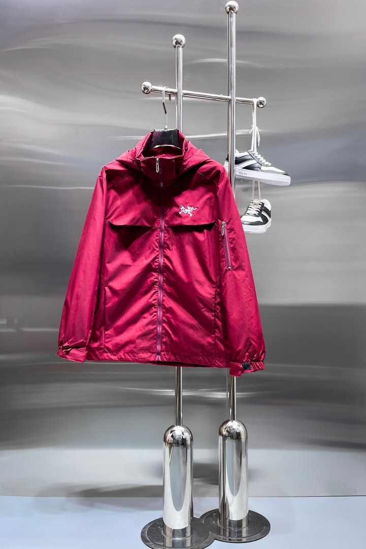 NO:876773,The hottest model for spring, the same model as the Archaeopteryx official website, available in advance!  2026ss new spring men's jackets, original high-end version with three standards!  With hidden hood, custom-made fabrics at the counter, highly breathable and comfortable, impeccable details, brand element design concept, reflecting high quality. It feels delicate and soft!  It presents a casual cut and the upper body shape is awesome!  Size M～3XL, maximum wearing capacity is 195 catties.,arc'teryx,jackets & coats,jackets & coats,hats,19860909开春爆款,始祖鸟 官网同款,提前发售！2026ss开春新款男士夹克外套,原单三标齐全高端版本！带隐藏帽,专柜定制面料 透气舒适度高,细节无可挑剔,品牌元素设计理念,体现高品质.手感细腻柔软！呈现休闲裁剪,上身版型超赞！码数M～3XL,最大穿195斤.,arc'teryx,jackets & coats,jackets & coats,hats,,Men's clothing