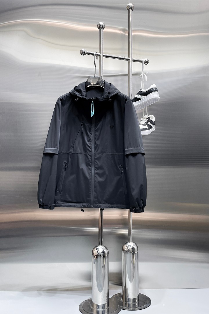 NO:849796,The hot spring style, the same style from Armani’s official website, is on sale in advance!  2026ss new spring men's jackets, original high-end version with three standards!  With hidden hood, custom-made fabrics at the counter, highly breathable and comfortable, impeccable details, brand element design concept, reflecting high quality. It feels delicate and soft!  It presents a casual cut and the upper body shape is awesome!  Size M～3XL, maximum wearing capacity is 195 catties.,,armani,jackets & coats,jackets & coats,hats,19860909开春爆款,阿玛尼 官网同款,提前发售！2026ss开春新款男士夹克外套,原单三标齐全高端版本！带隐藏帽,专柜定制面料 透气舒适度高,细节无可挑剔,品牌元素设计理念,体现高品质.手感细腻柔软！呈现休闲裁剪,上身版型超赞！码数M～3XL,最大穿195斤.,,armani,jackets & coats,jackets & coats,hats,,Men's clothing