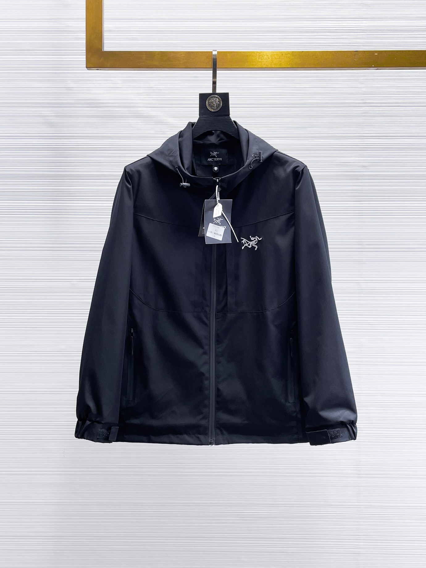 NO:870010,The popular model for spring, Archaeopteryx, is the same model as the official website, and is on sale in advance!  2026ss new spring men's jackets, original high-end version with three standards!  With hidden hood, custom-made fabrics at the counter, highly breathable and comfortable, impeccable details, brand element design concept, reflecting high quality. It feels delicate and soft!  It presents a casual cut and the upper body shape is awesome!  Size M～3XL, maximum wearing capacity is 195 catties.,arc'teryx,jackets & coats,jackets & coats,hats,19860909开春爆款 始祖鸟 官网同款,提前发售！2026ss开春新款男士夹克外套,原单三标齐全高端版本！带隐藏帽,专柜定制面料 透气舒适度高,细节无可挑剔,品牌元素设计理念,体现高品质.手感细腻柔软！呈现休闲裁剪,上身版型超赞！码数M～3XL,最大穿195斤.,arc'teryx,jackets & coats,jackets & coats,hats,,Men's clothing